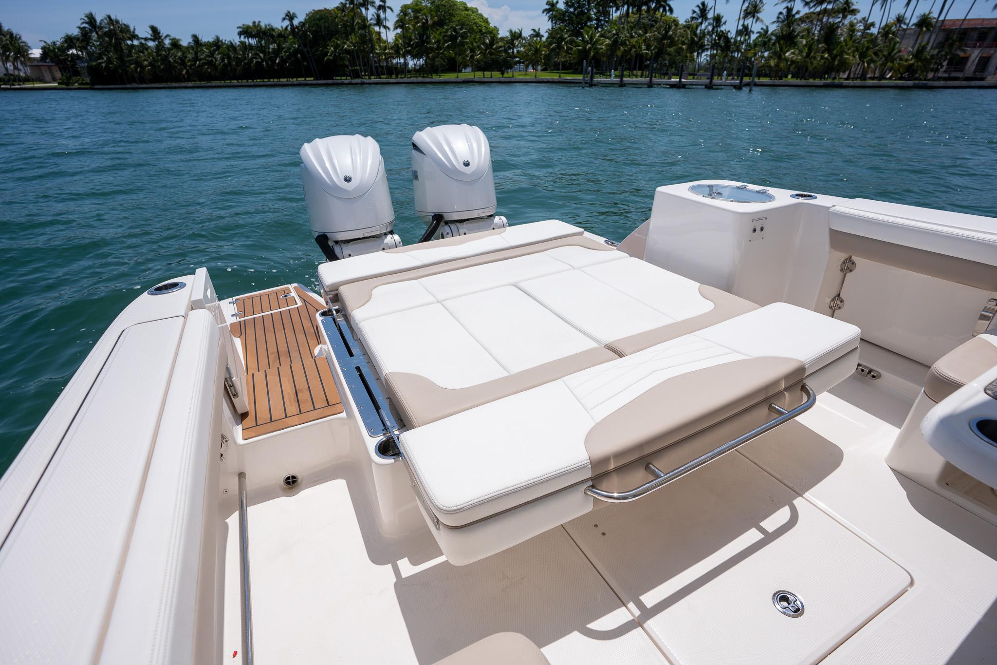 2024-robalo-r317-dual-console-power-9821374-20250530123134357-1_XLARGE