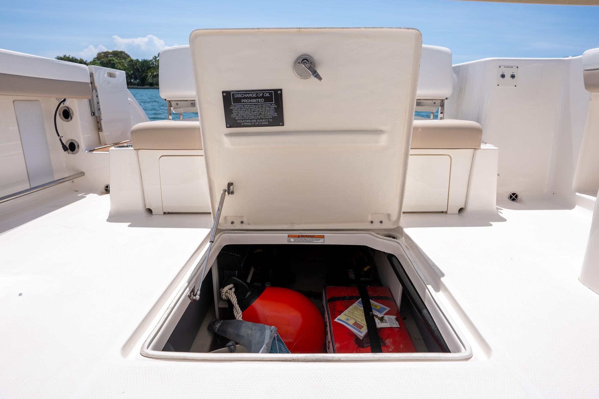 2024-robalo-r317-dual-console-power-9821374-20250530123136453-1_XLARGE