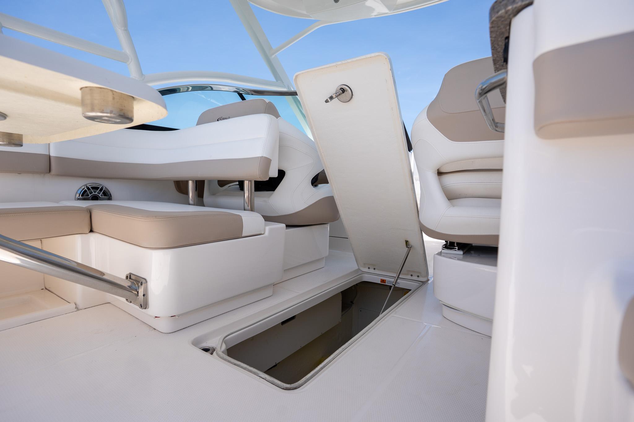 2024-robalo-r317-dual-console-power-9821374-20250530123141455-1_XLARGE