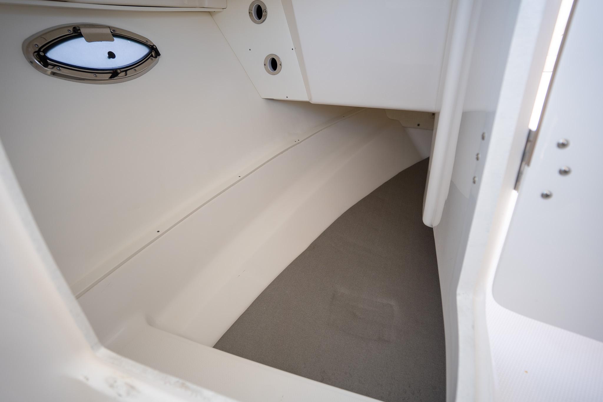 2024-robalo-r317-dual-console-power-9821374-20250530123144353-1_XLARGE