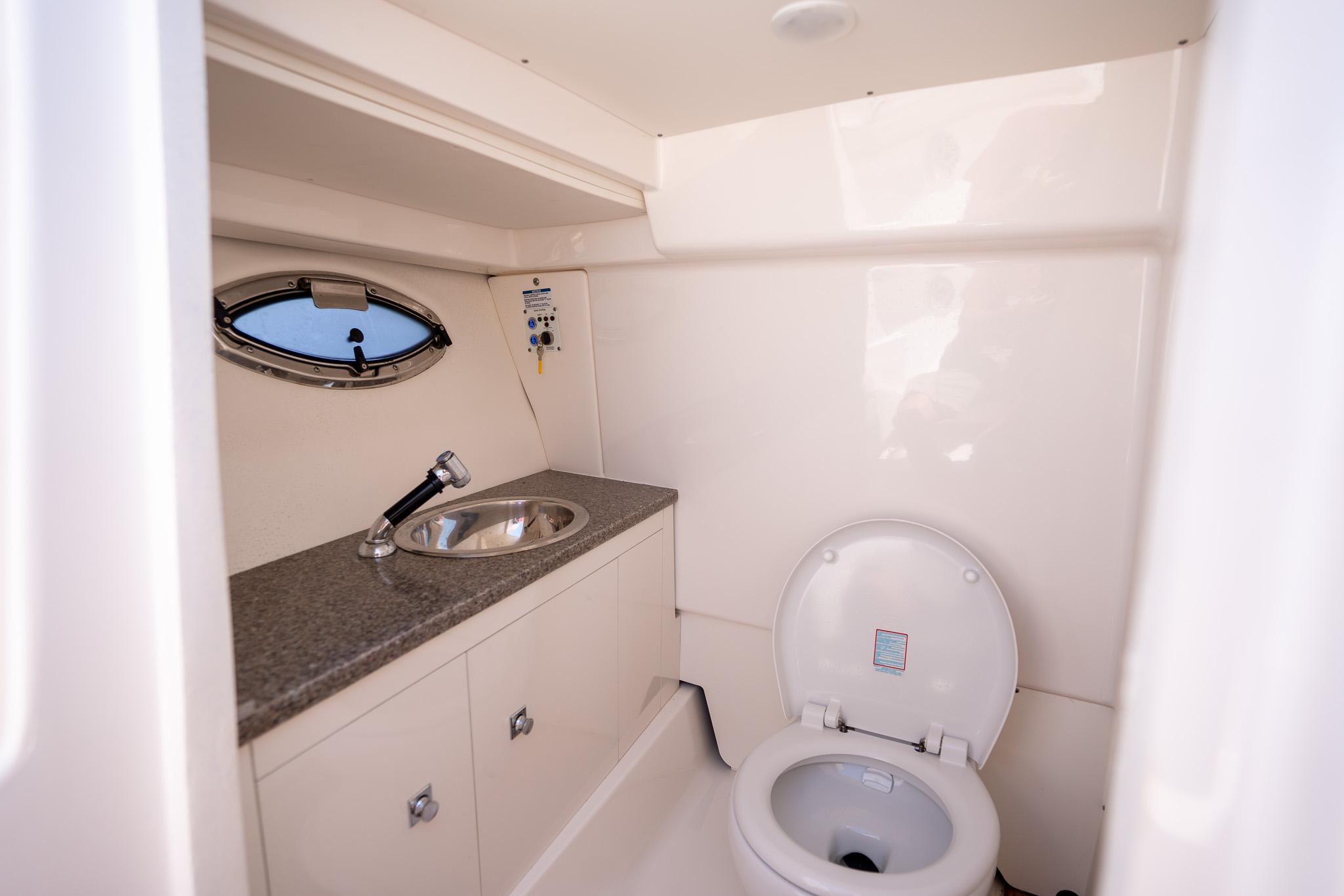 2024-robalo-r317-dual-console-power-9821374-20250530123147498-1_XLARGE