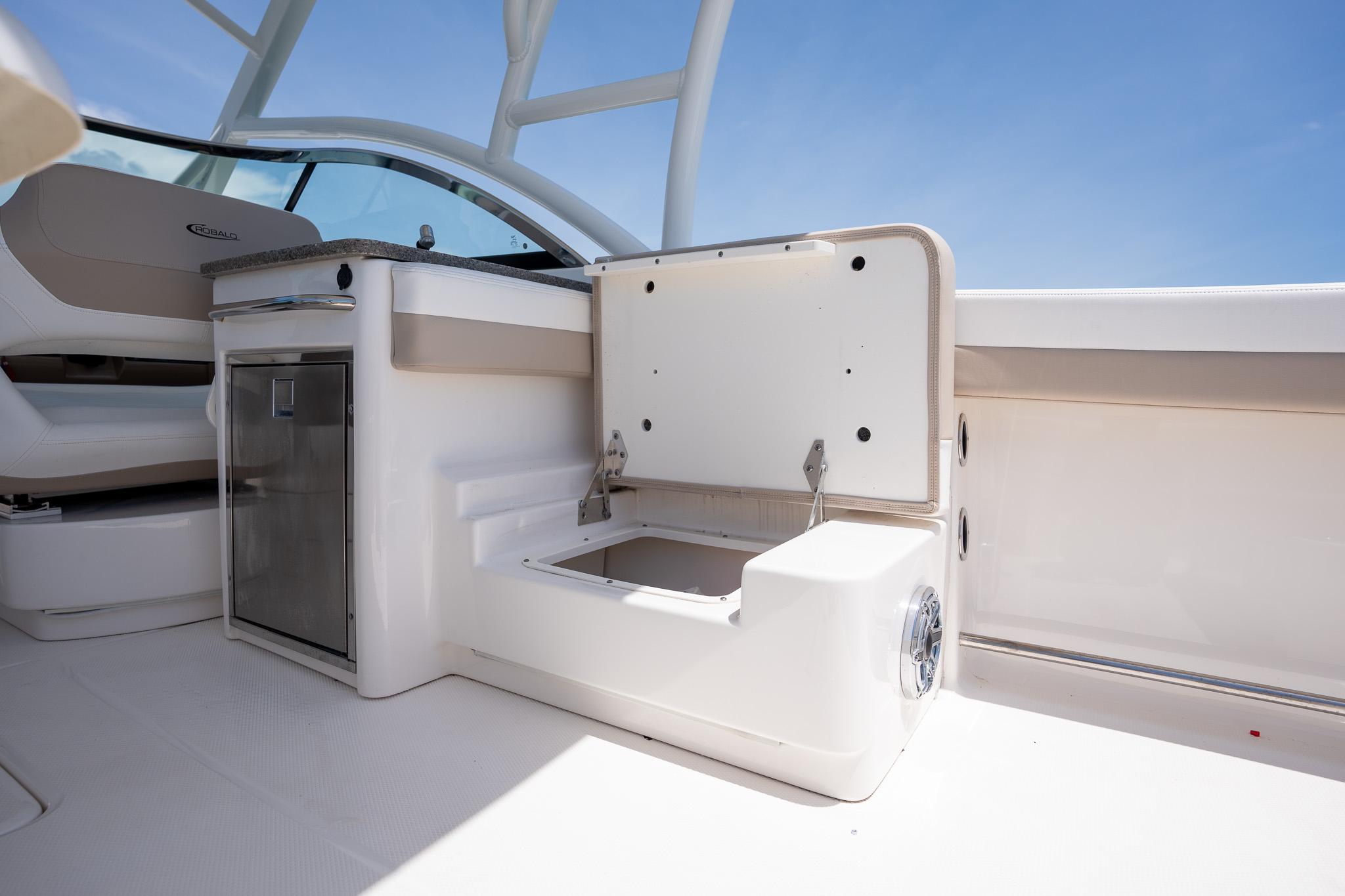 2024-robalo-r317-dual-console-power-9821374-20250530123148416-1_XLARGE
