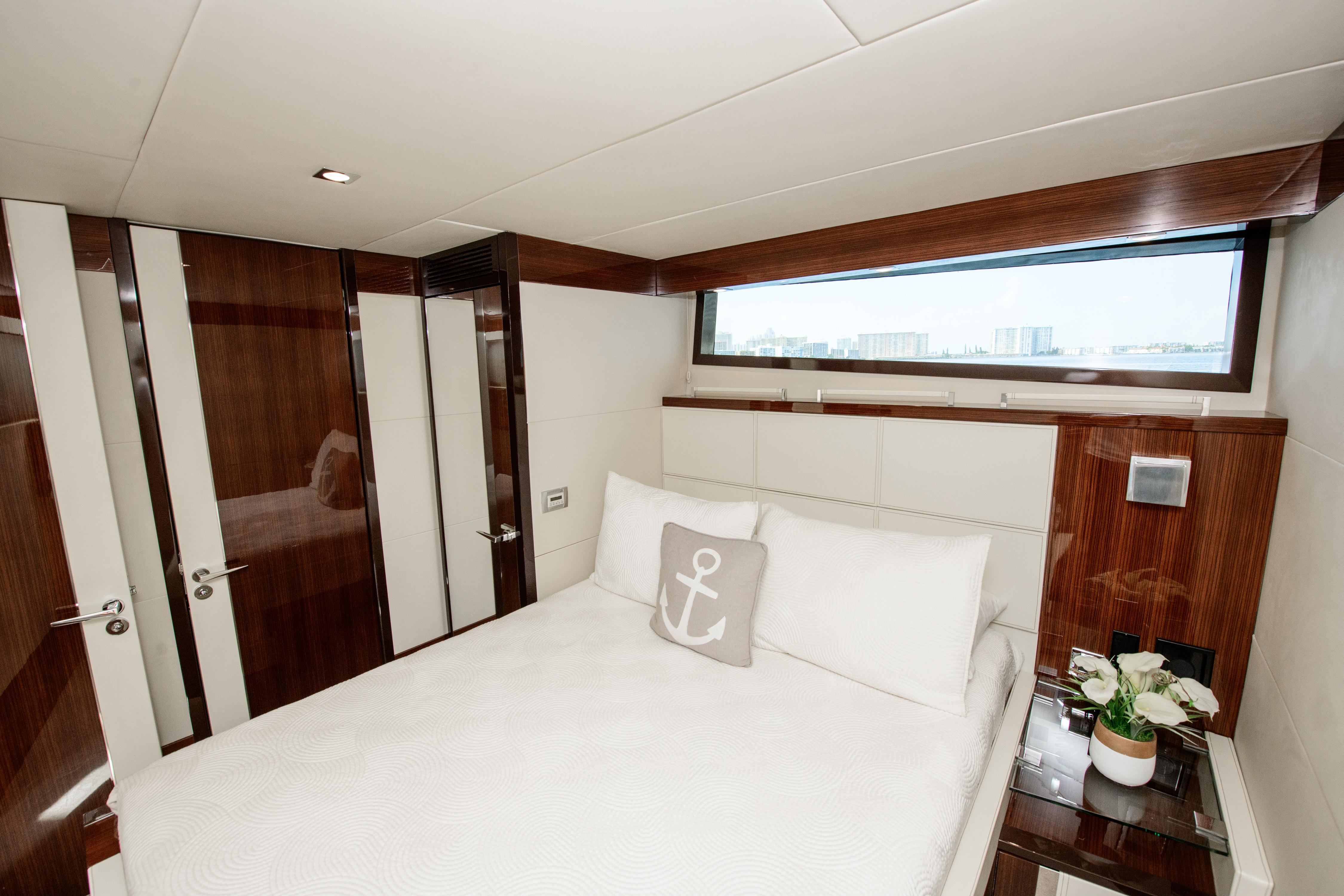 Lazzara 92 JUKASA III - Stateroom