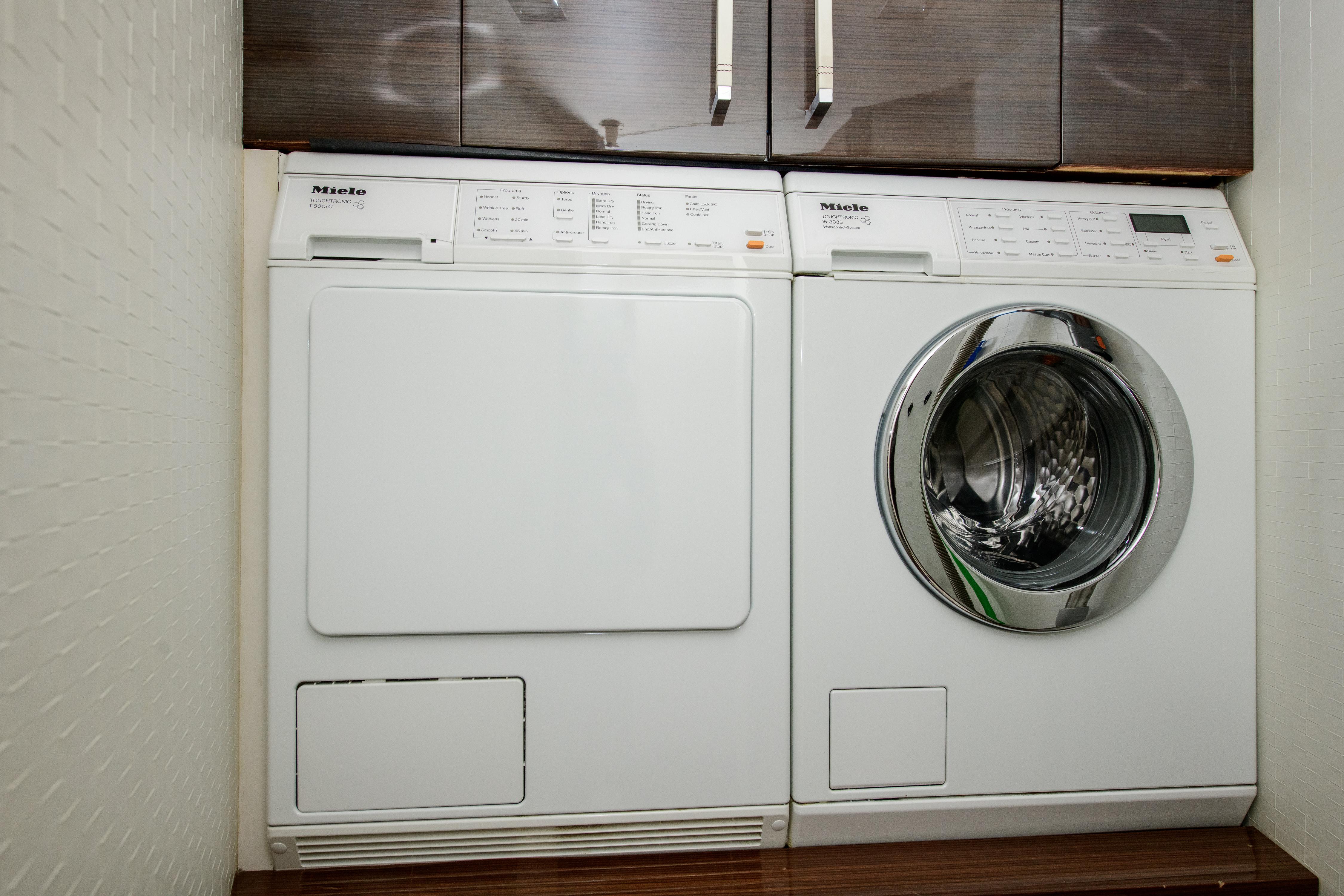 Lazzara 92 JUKASA III - Washer Dryer