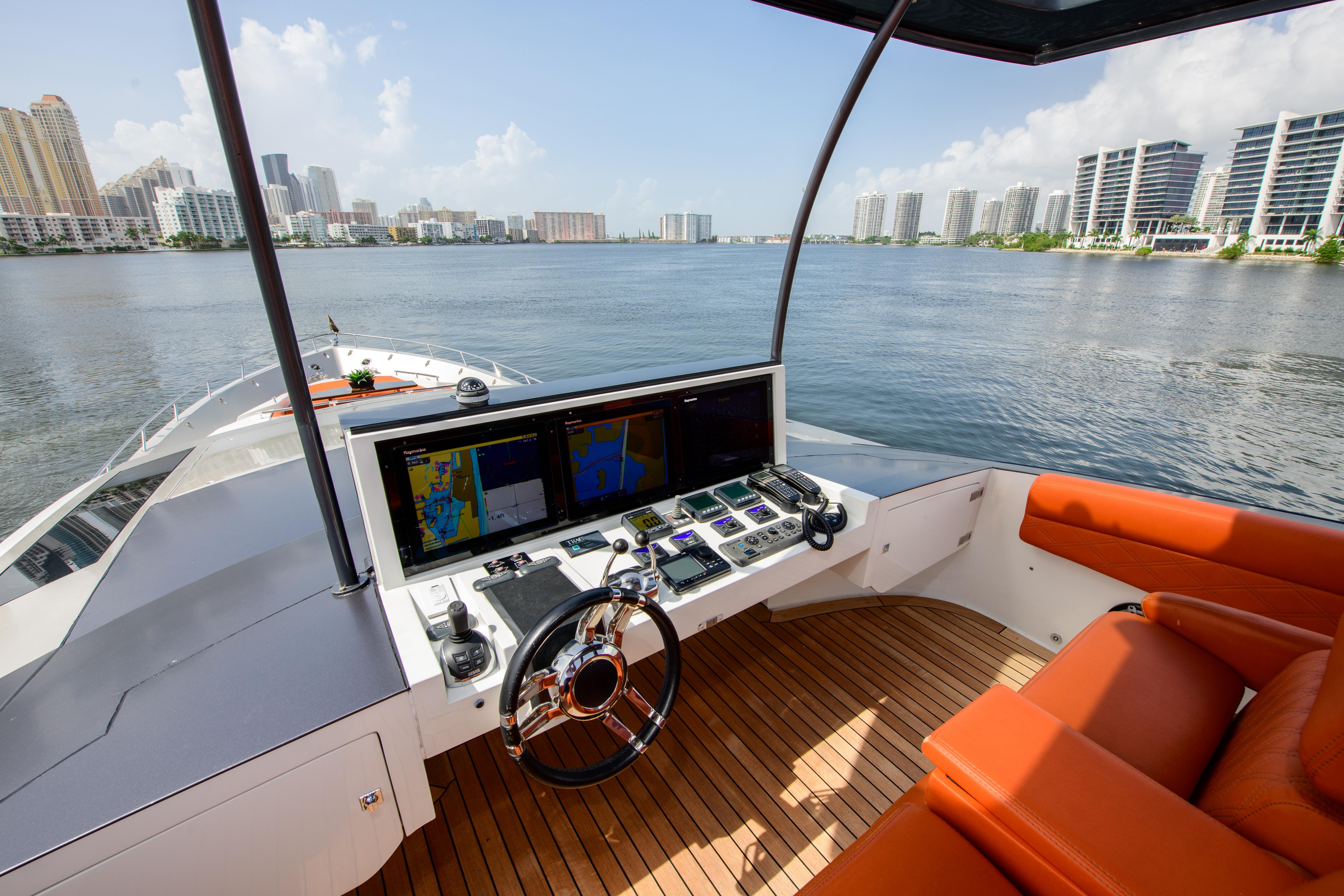 Lazzara 92 JUKASA III - Helm Station