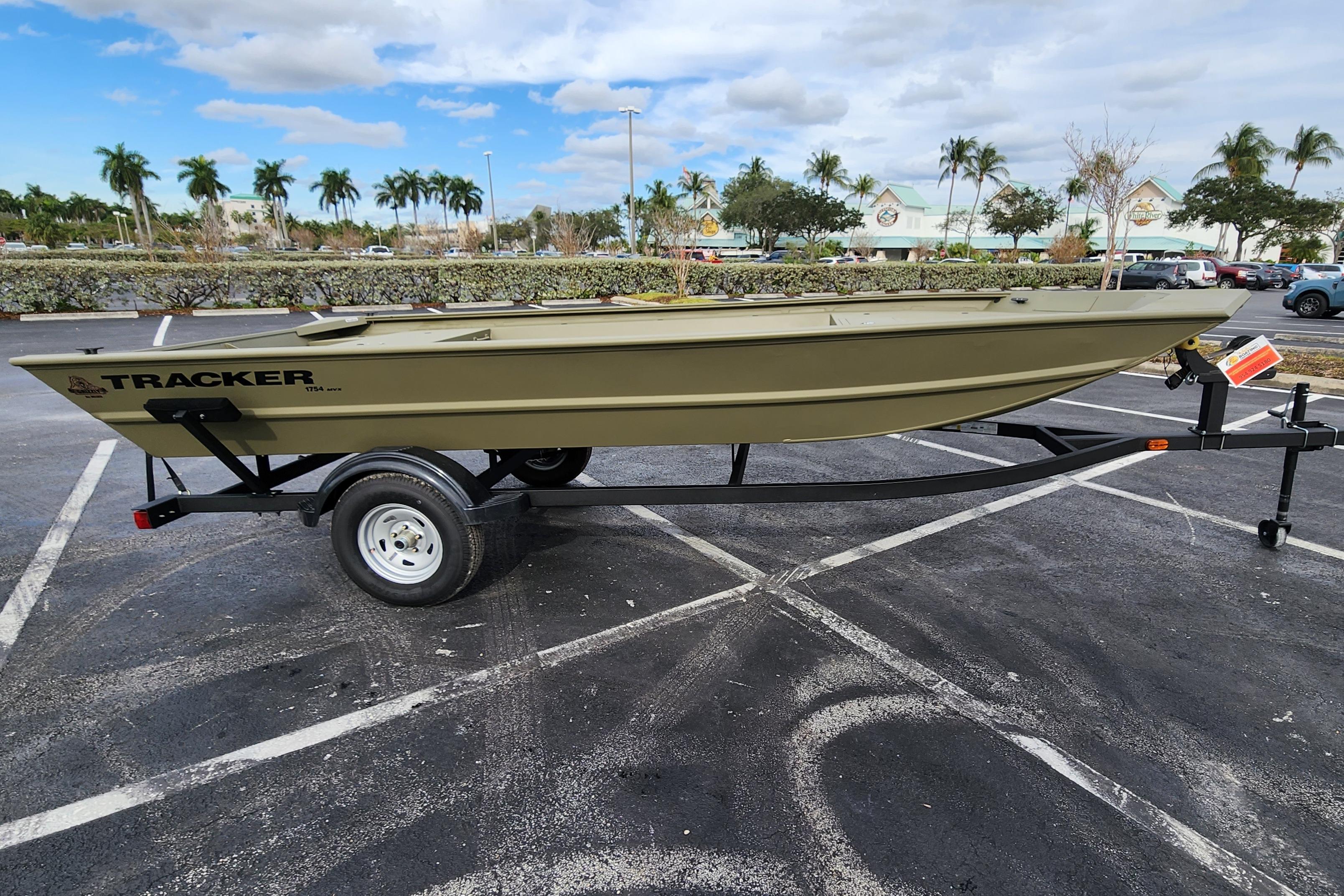 Outboard jon boat - GRIZZLY® 1448 - Tracker - sport-fishing