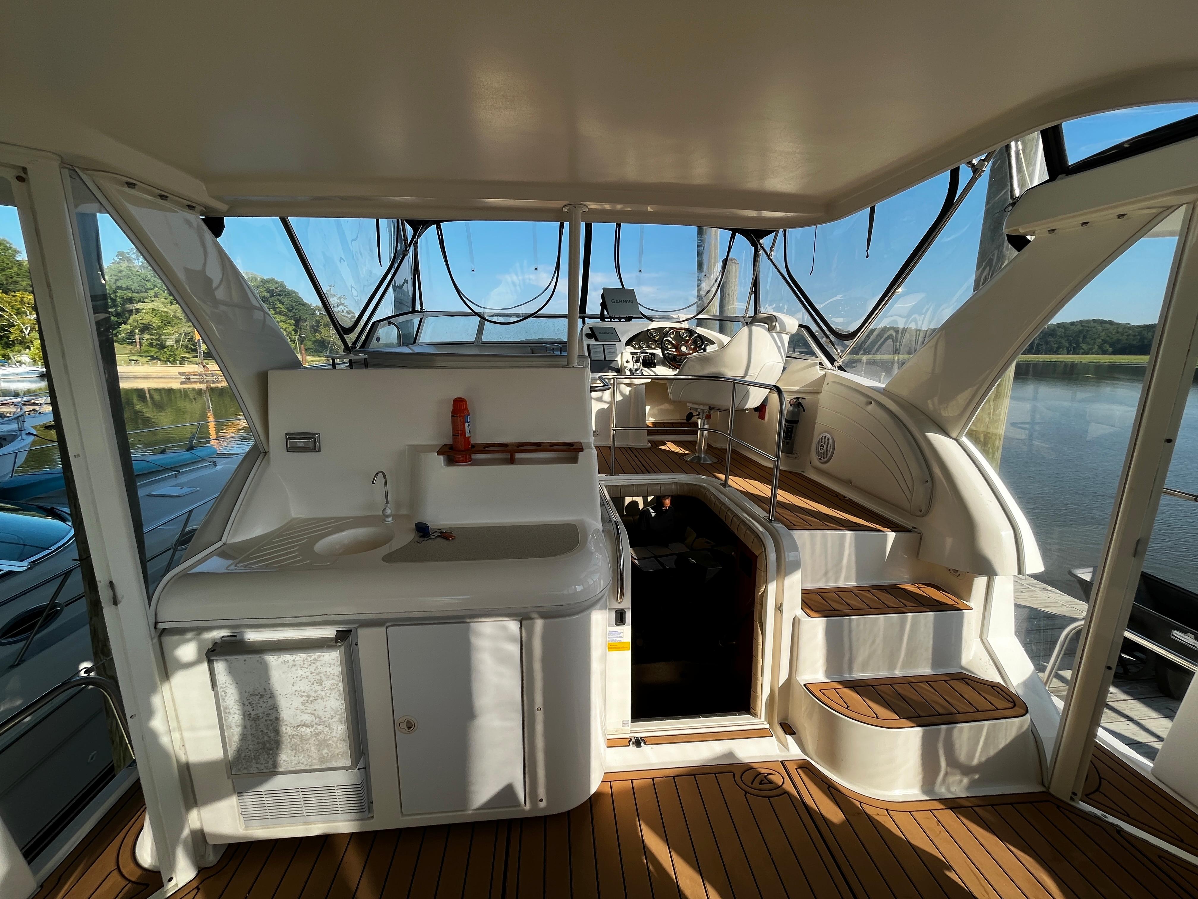 2003 Cruisers Yachts 3750 Aft Cabin
