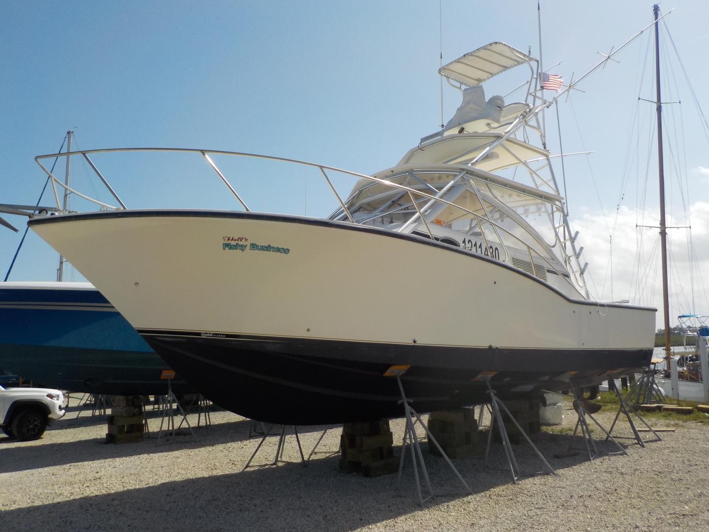 Carolina Classic 35 - Hull's Fishy Business - Port side profile