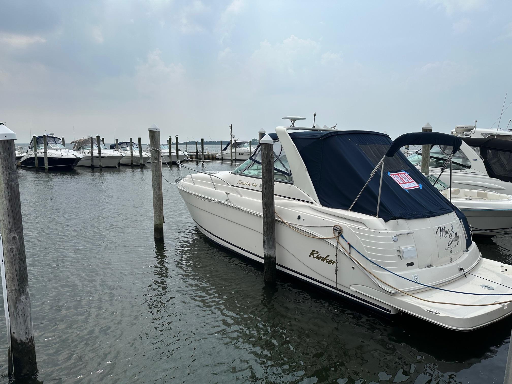 2005 Rinker Fiesta Vee 300