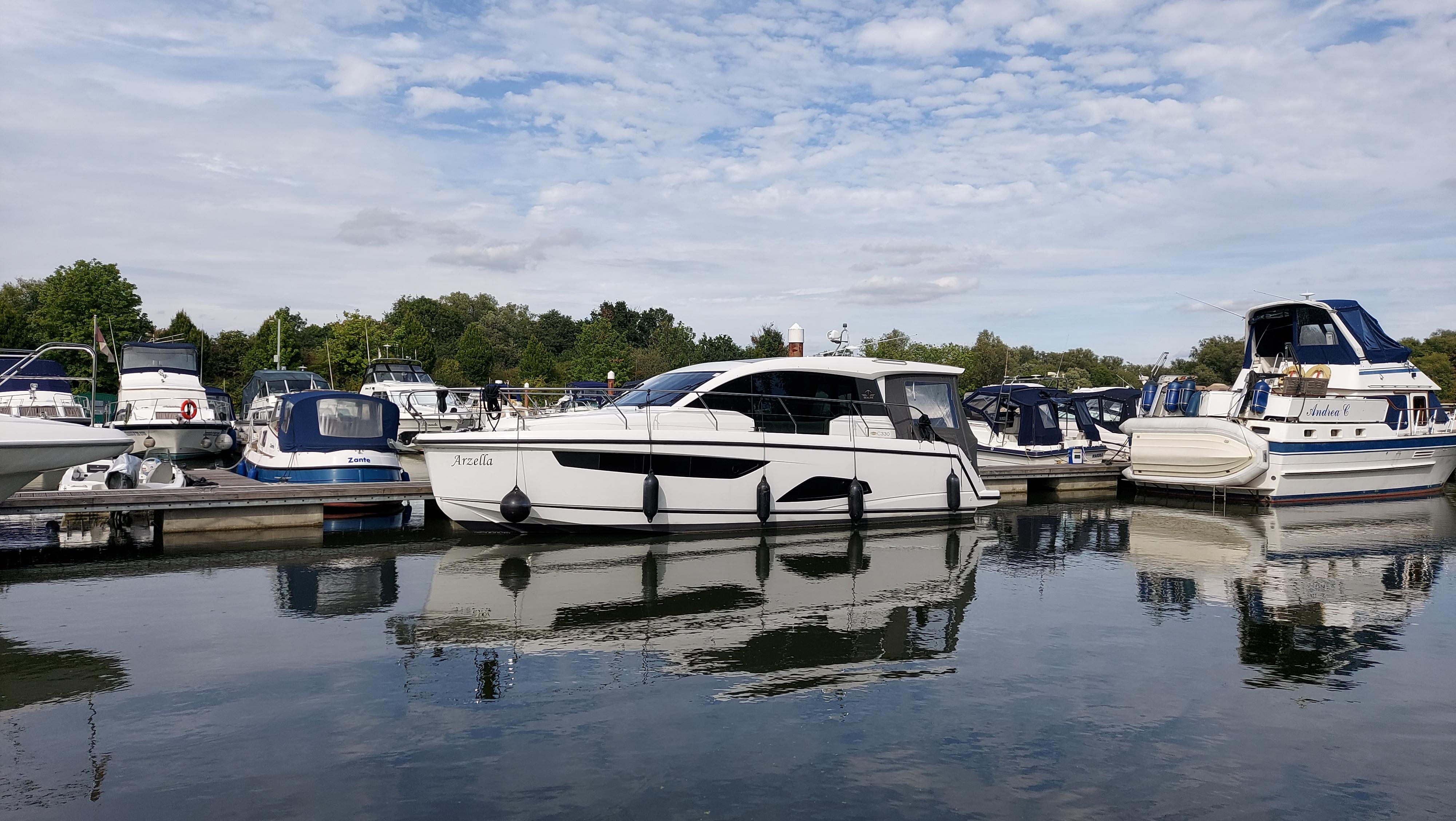 2018 Sealine C330