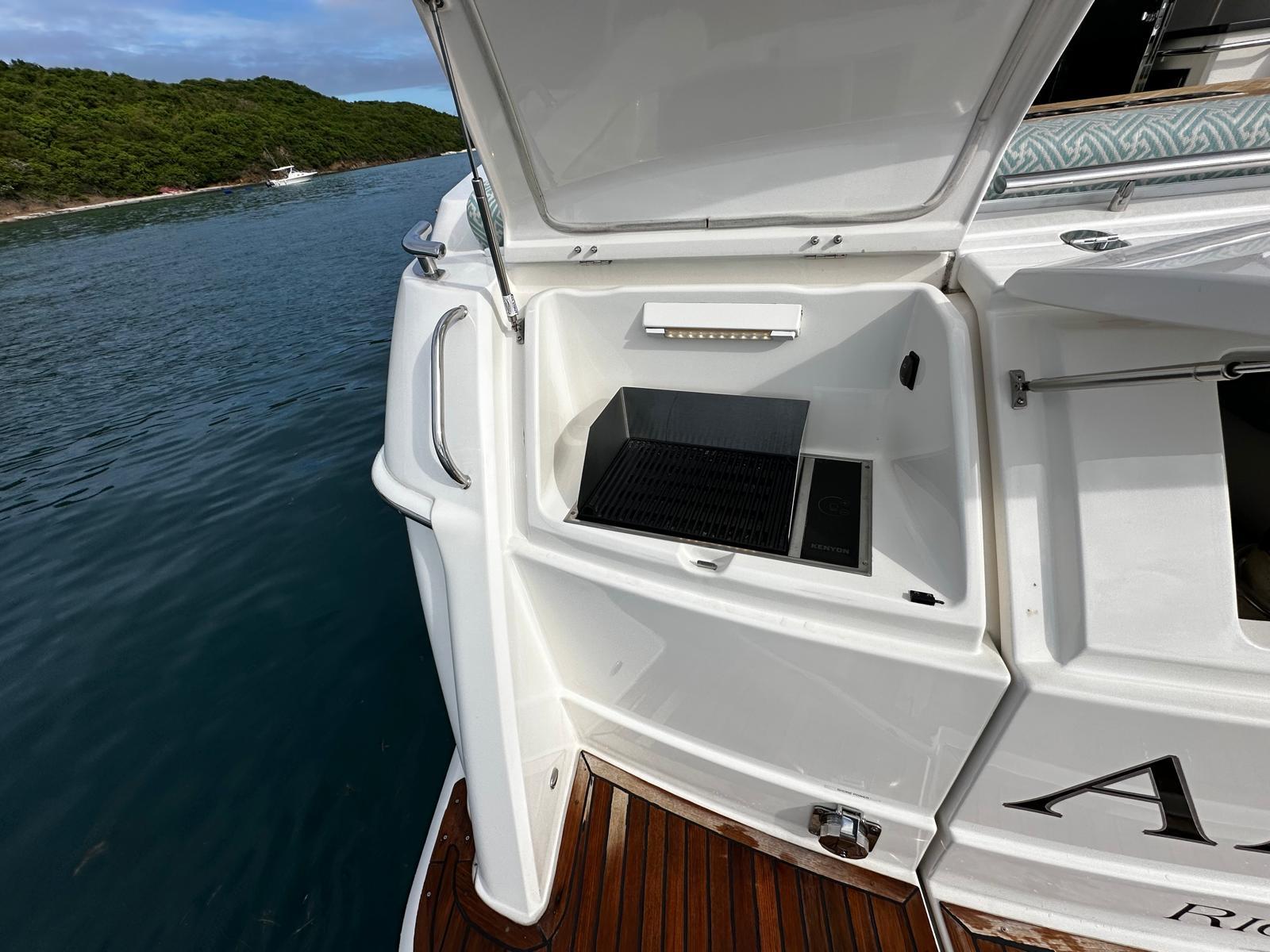 Riviera-5000 Sport Yacht 2016 -PR-9791401 | Thumbnail
