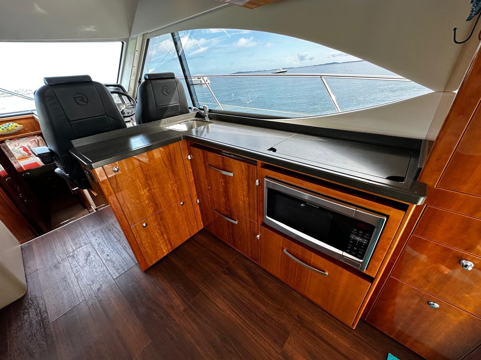 Riviera-5000 Sport Yacht 2016 -PR-9791401 | Thumbnail