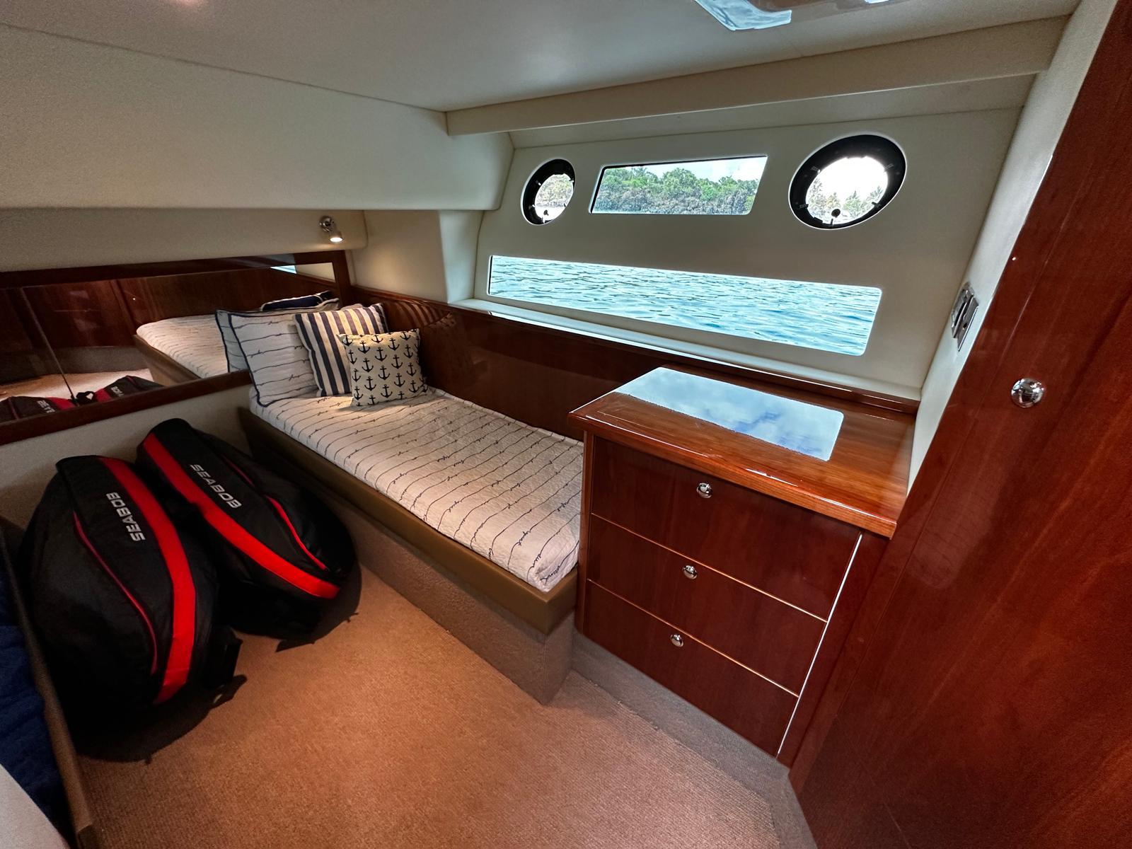 Riviera-5000 Sport Yacht 2016 -PR-9791401 | Thumbnail