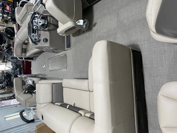 2021 Sun Tracker boat for sale, model of the boat is Sport Fish 22DLX & Image # 7 of 12