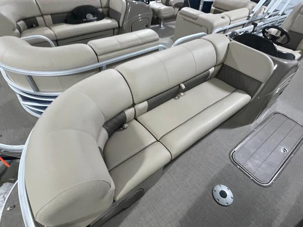 2021 Sun Tracker boat for sale, model of the boat is Sport Fish 22DLX & Image # 8 of 12
