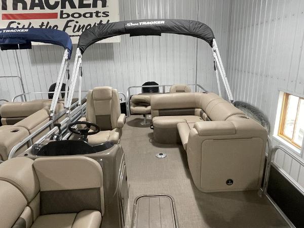 2021 Sun Tracker boat for sale, model of the boat is Sport Fish 22DLX & Image # 9 of 12