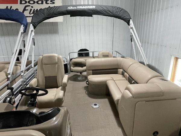 2021 Sun Tracker boat for sale, model of the boat is Sport Fish 22DLX & Image # 10 of 12
