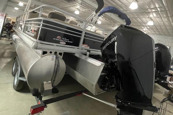 2021 Sun Tracker boat for sale, model of the boat is Sport Fish 22DLX & Image # 3 of 12
