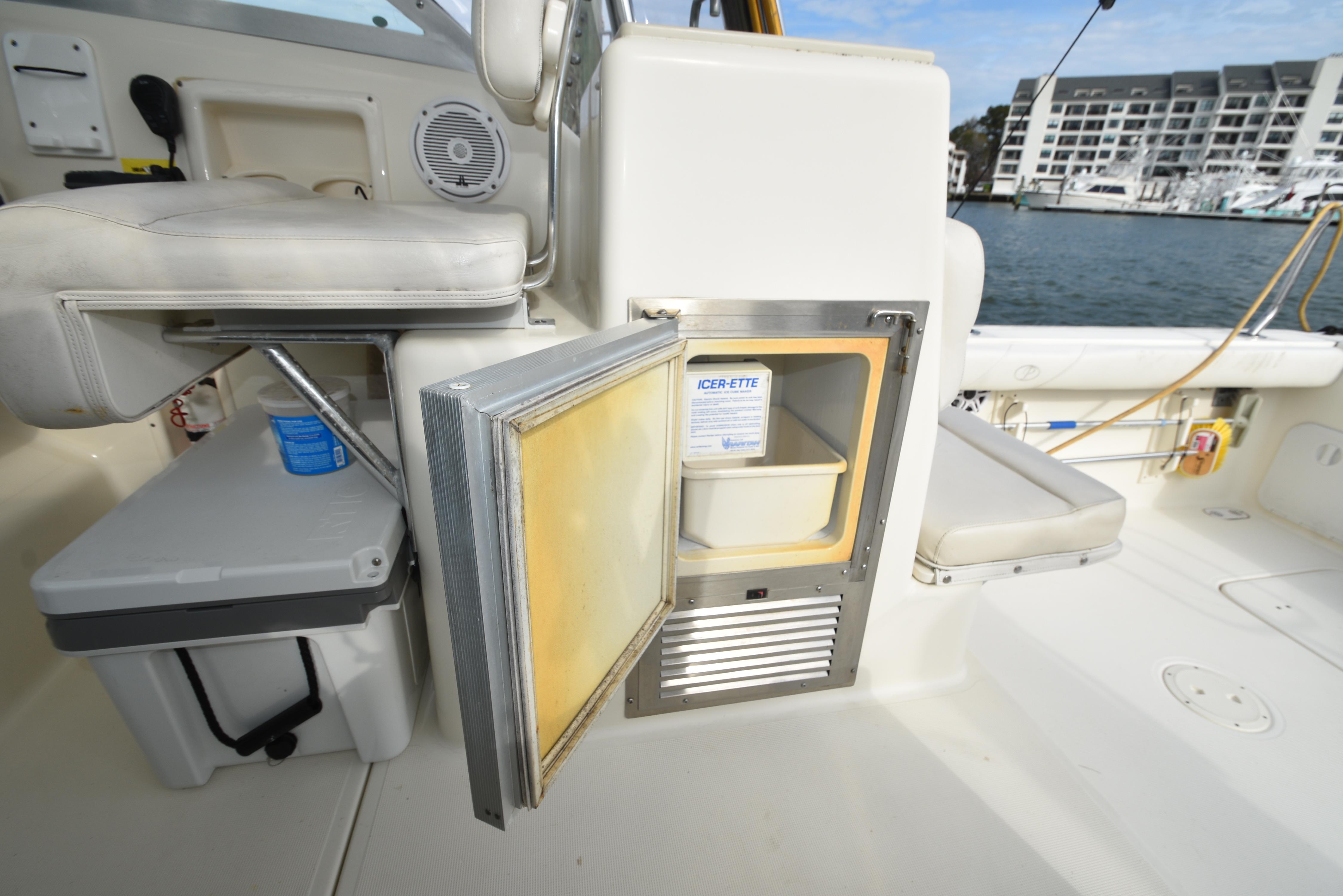 2005-pursuit-3070-offshore-express-power-9741411-975987101-0-310320251347-14