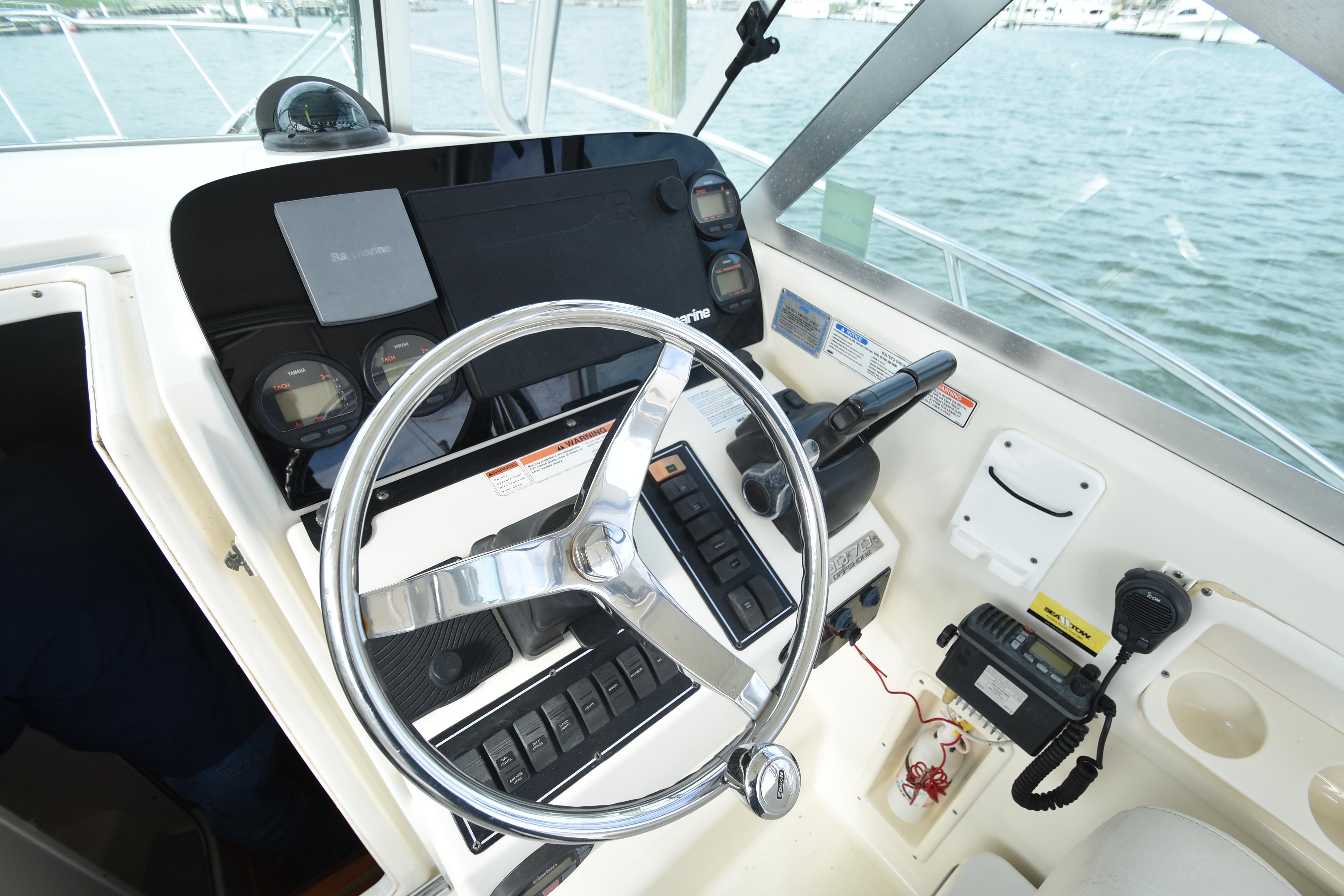 2005-pursuit-3070-offshore-express-power-9741411-975987103-0-310320251347-16