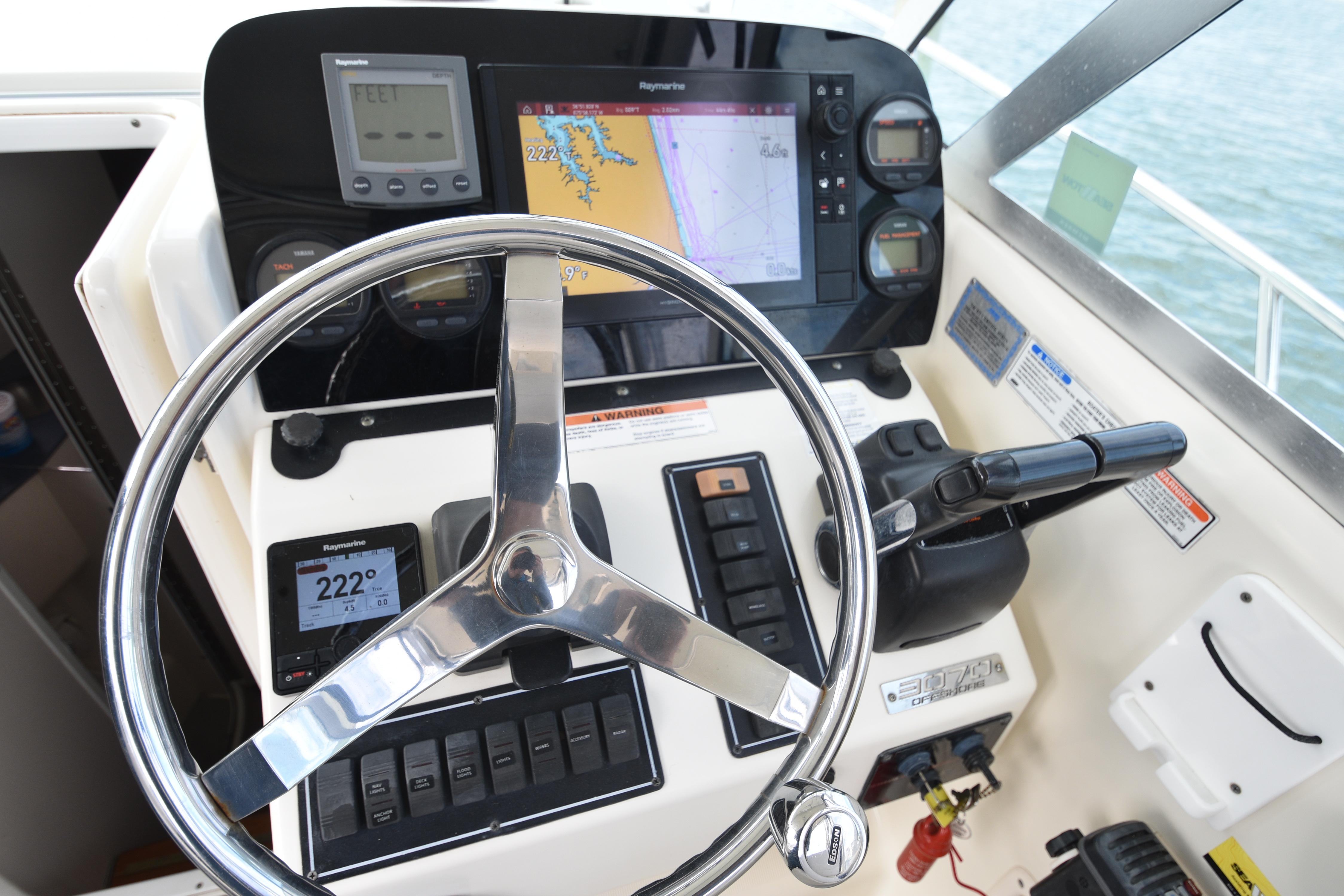 2005-pursuit-3070-offshore-express-power-9741411-975987125-0-310320251349-38