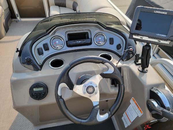 2020 Sun Tracker boat for sale, model of the boat is Party Barge 22 DLX & Image # 16 of 18