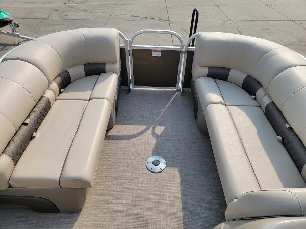 2020 Sun Tracker boat for sale, model of the boat is Party Barge 22 DLX & Image # 18 of 18