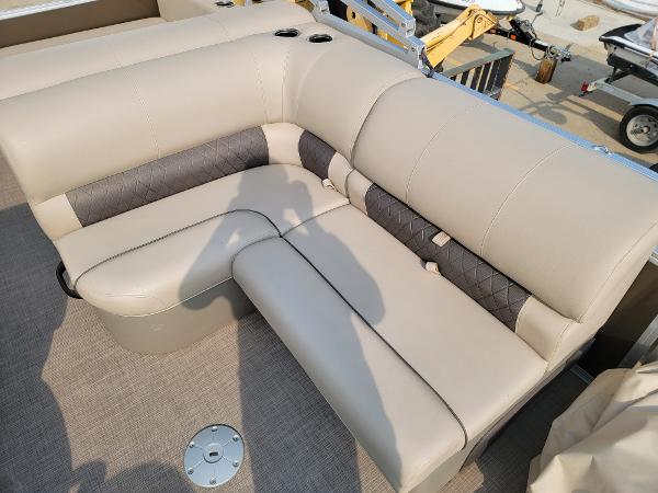 2020 Sun Tracker boat for sale, model of the boat is Party Barge 22 DLX & Image # 9 of 18