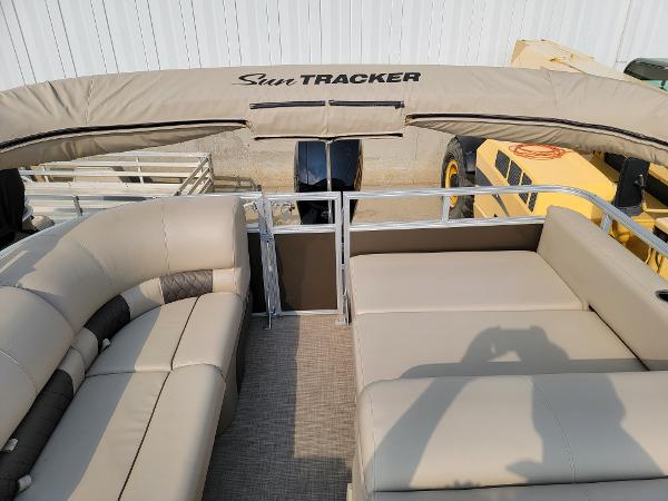 2020 Sun Tracker boat for sale, model of the boat is Party Barge 22 DLX & Image # 12 of 18