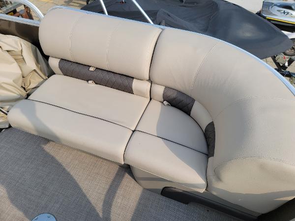 2020 Sun Tracker boat for sale, model of the boat is Party Barge 22 DLX & Image # 7 of 18
