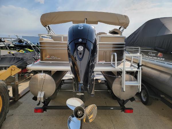 2020 Sun Tracker boat for sale, model of the boat is Party Barge 22 DLX & Image # 5 of 18
