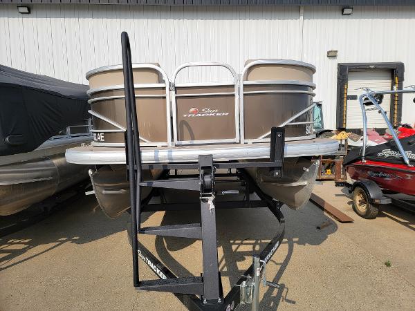 2020 Sun Tracker boat for sale, model of the boat is Party Barge 22 DLX & Image # 2 of 18