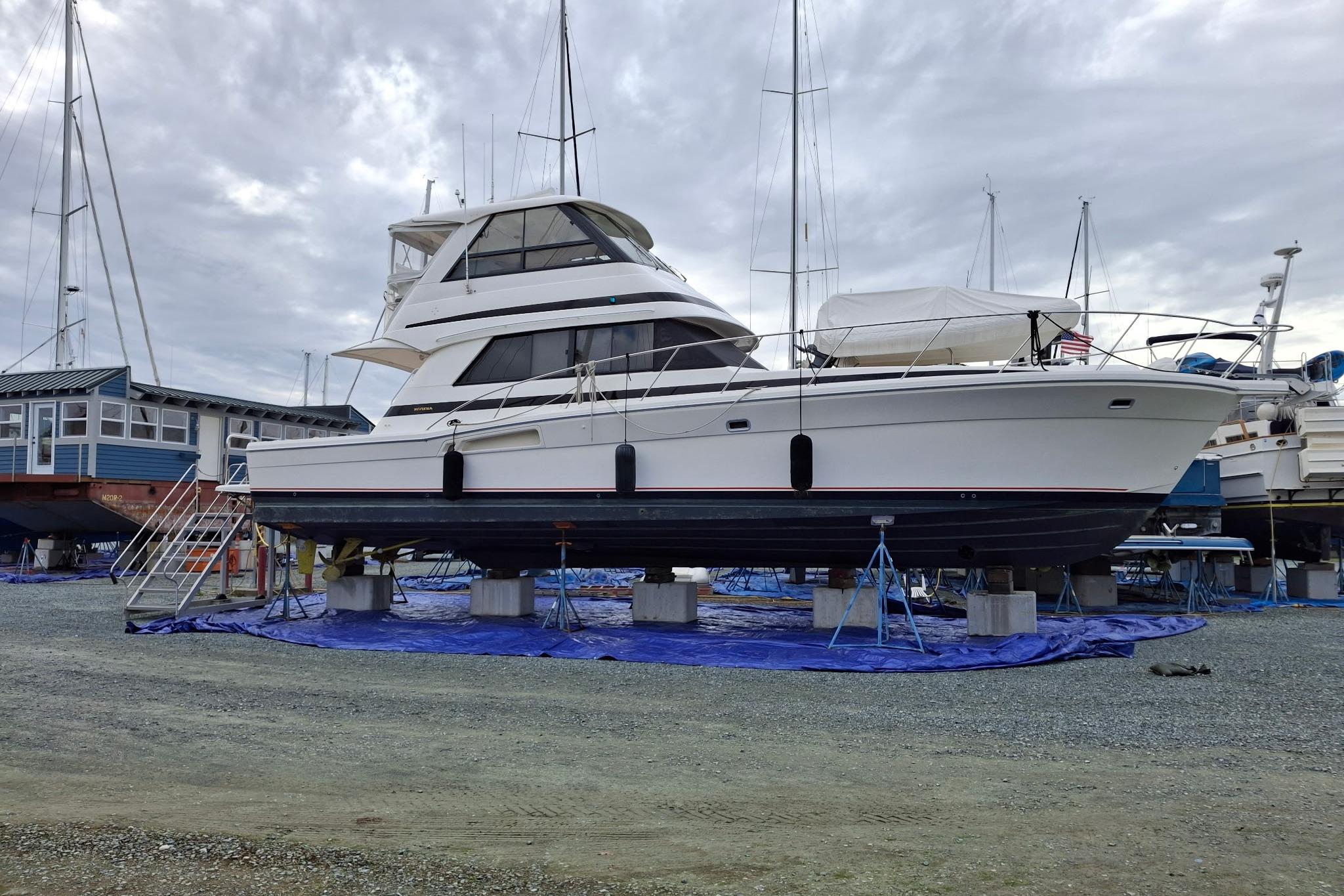 2000 Riviera ENCLOSED FLYBRIDGE # inventory image at Sun Country Yachts, South Lake Union (Seattle)