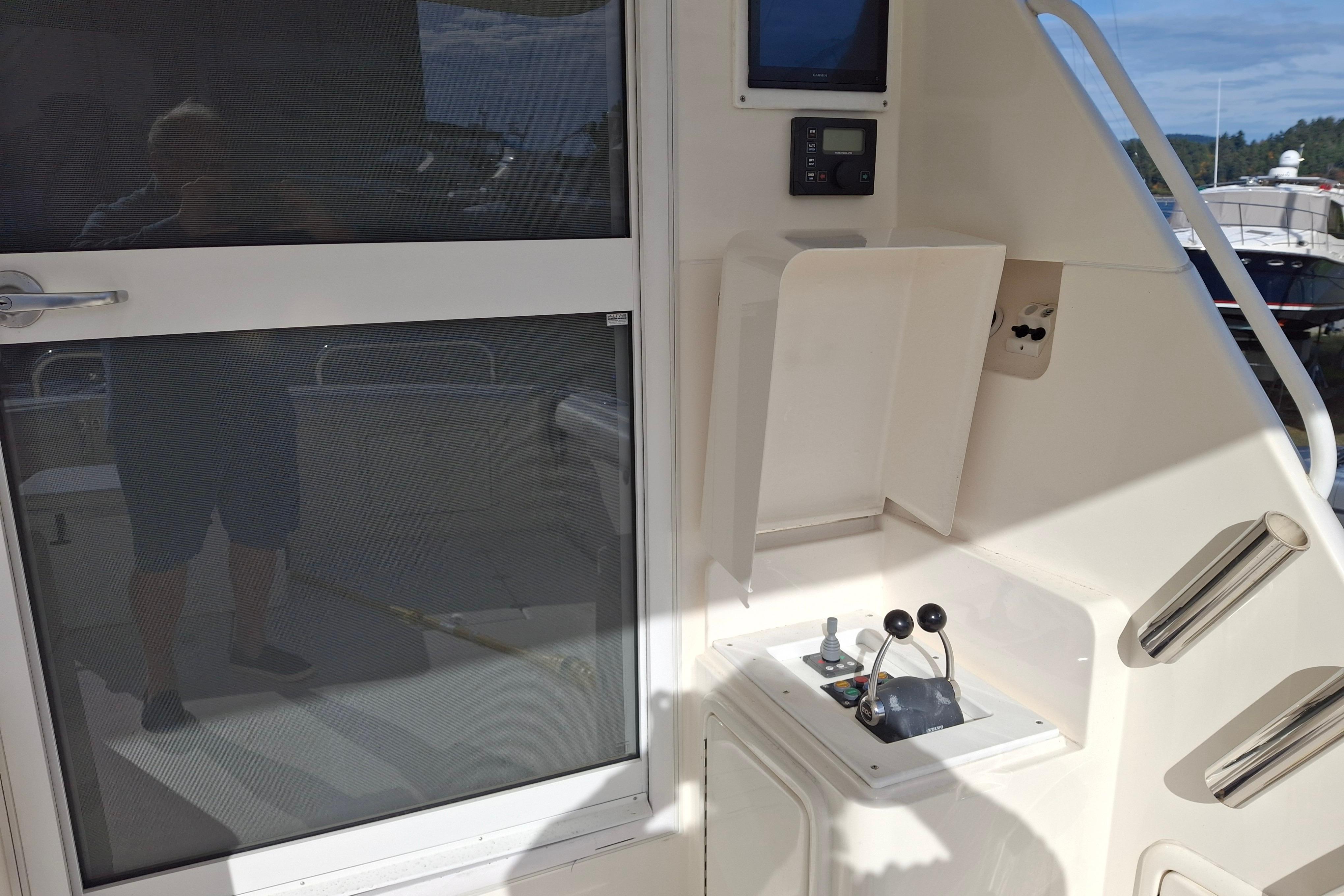 2000 Riviera ENCLOSED FLYBRIDGE # inventory image at Sun Country Yachts, South Lake Union (Seattle)