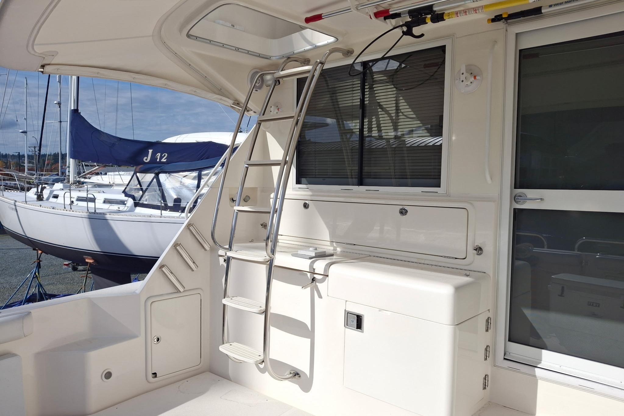 2000 Riviera ENCLOSED FLYBRIDGE # inventory image at Sun Country Yachts, South Lake Union (Seattle)