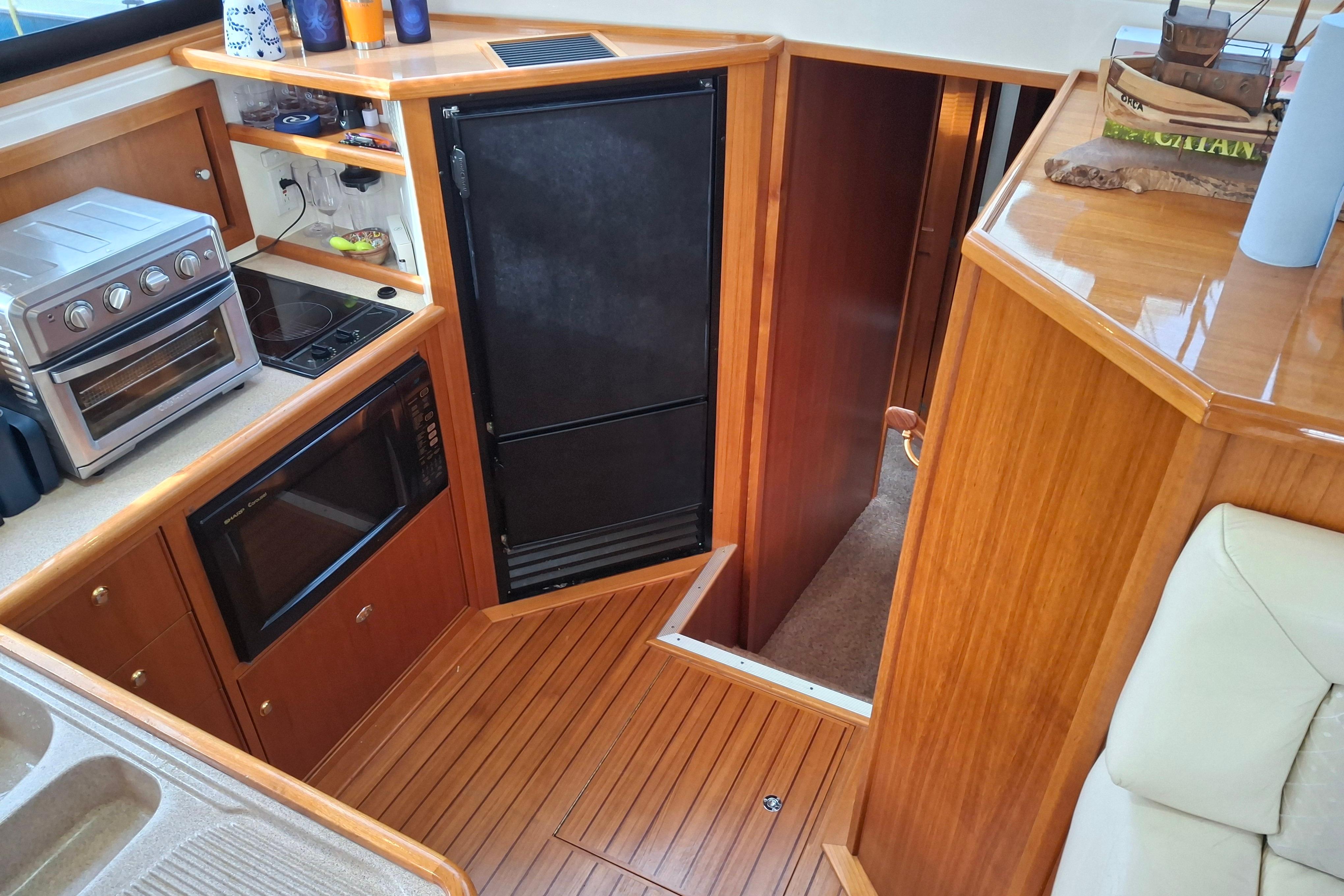 2000 Riviera ENCLOSED FLYBRIDGE # inventory image at Sun Country Yachts, South Lake Union (Seattle)