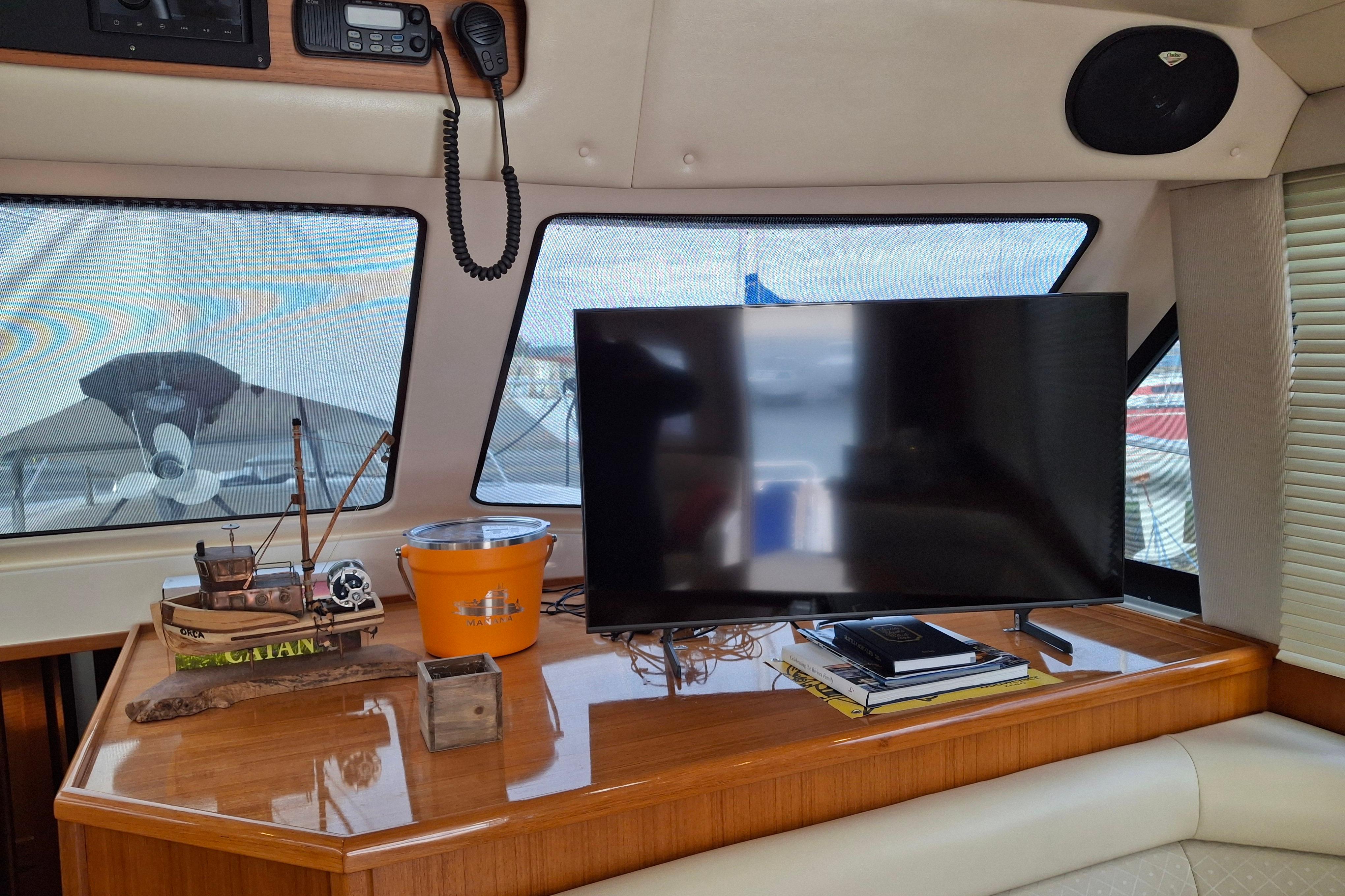 2000 Riviera ENCLOSED FLYBRIDGE # inventory image at Sun Country Yachts, South Lake Union (Seattle)