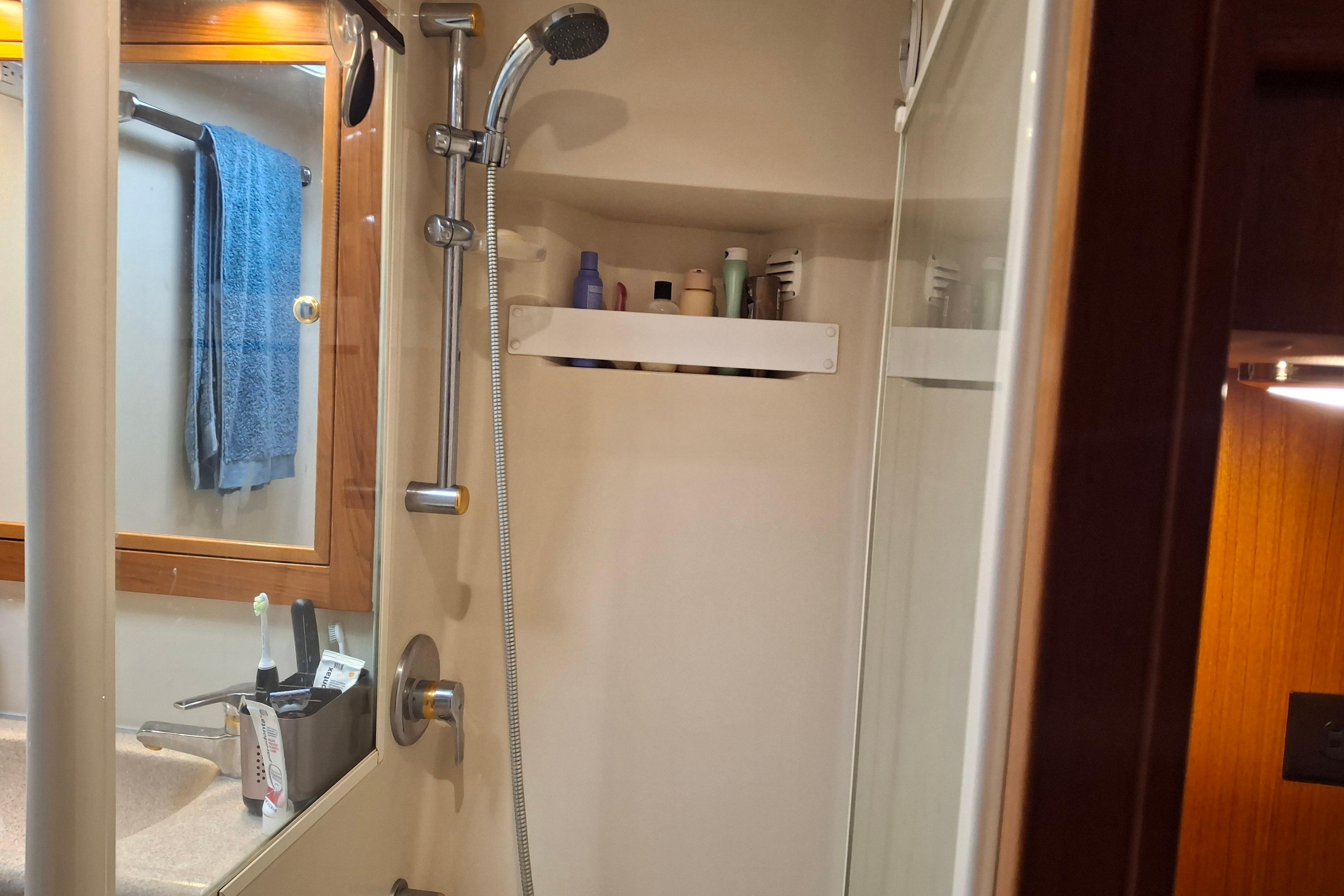 2000 Riviera ENCLOSED FLYBRIDGE # inventory image at Sun Country Yachts, South Lake Union (Seattle)