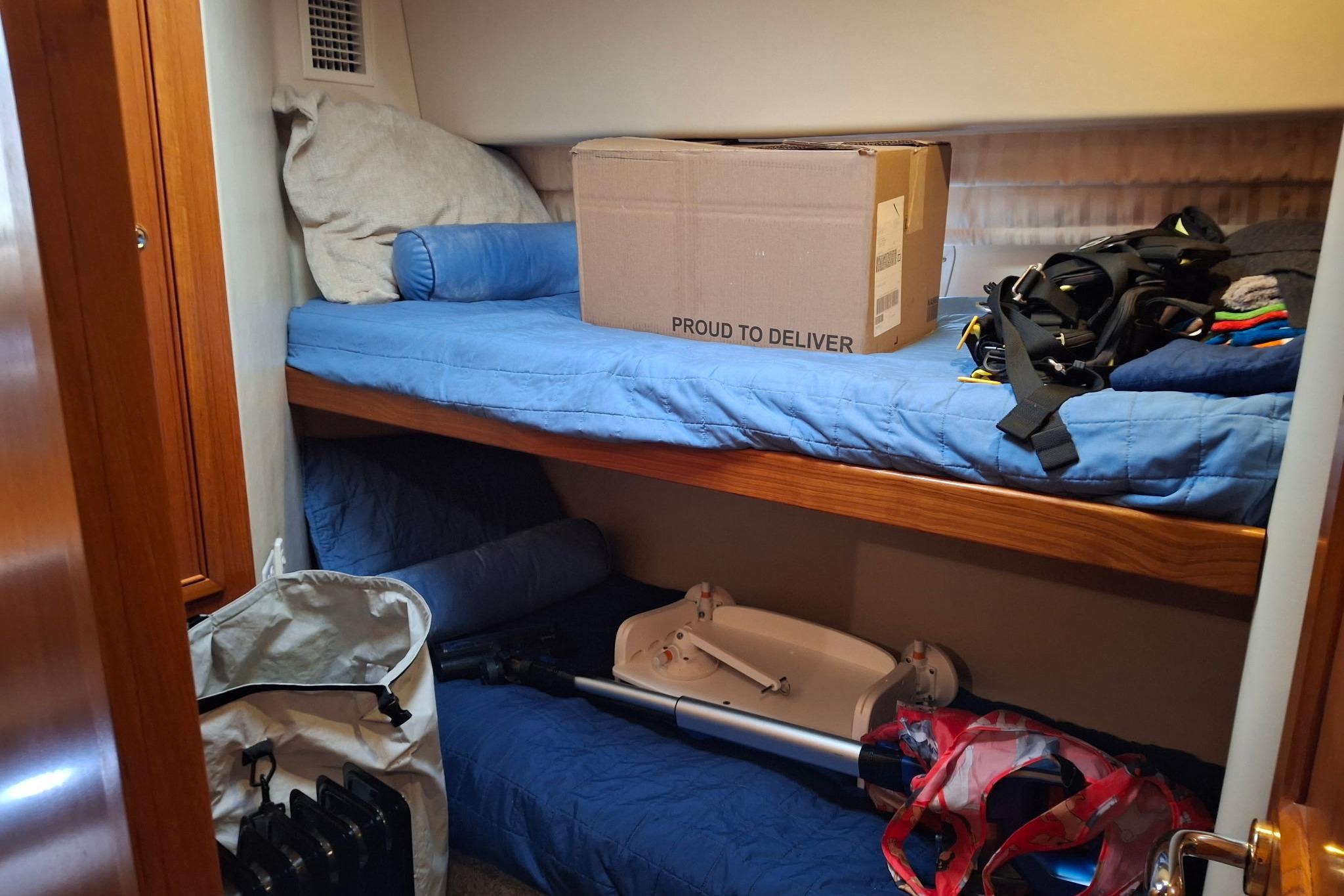 2000 Riviera ENCLOSED FLYBRIDGE # inventory image at Sun Country Yachts, South Lake Union (Seattle)