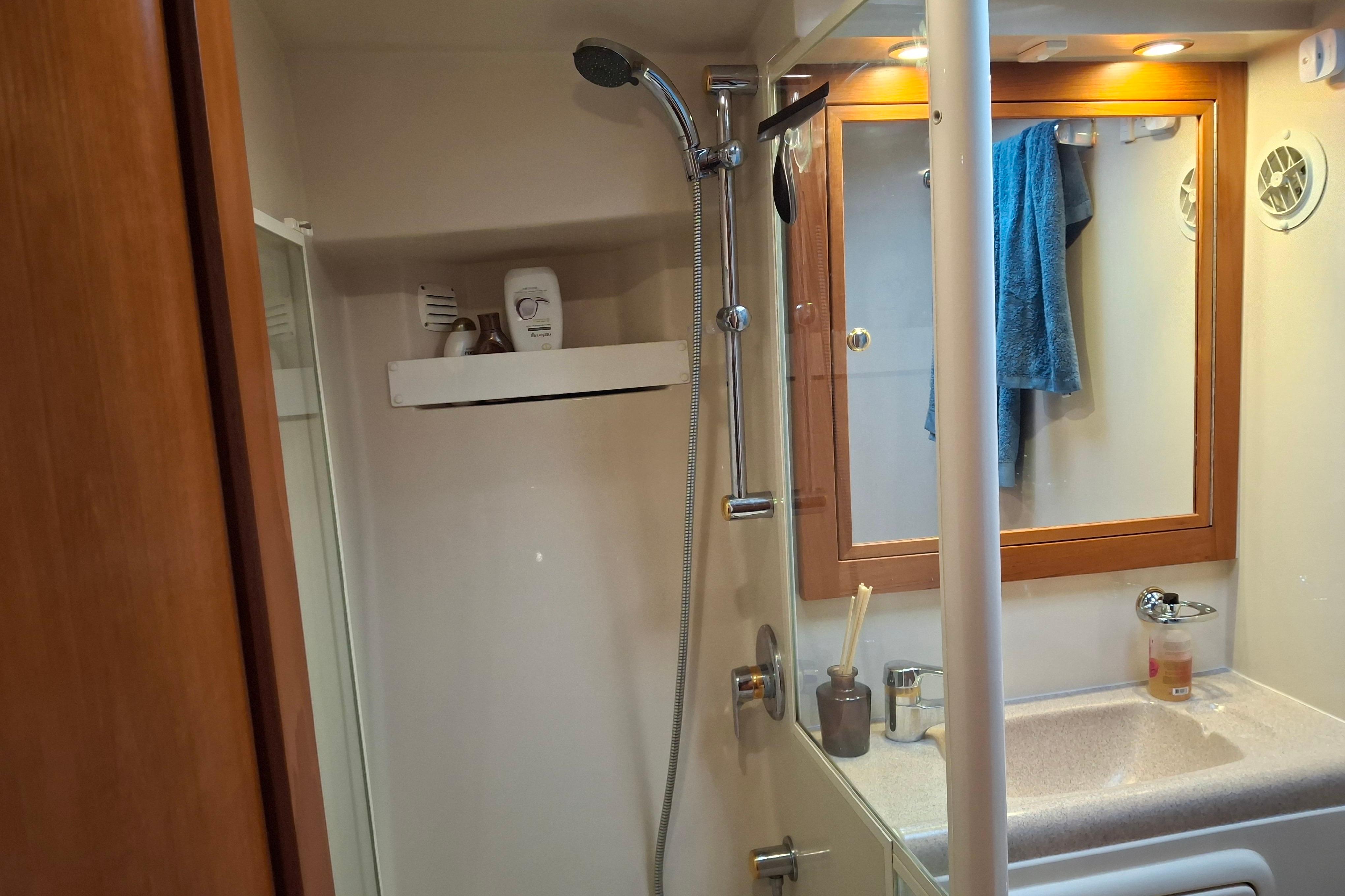 2000 Riviera ENCLOSED FLYBRIDGE # inventory image at Sun Country Yachts, South Lake Union (Seattle)