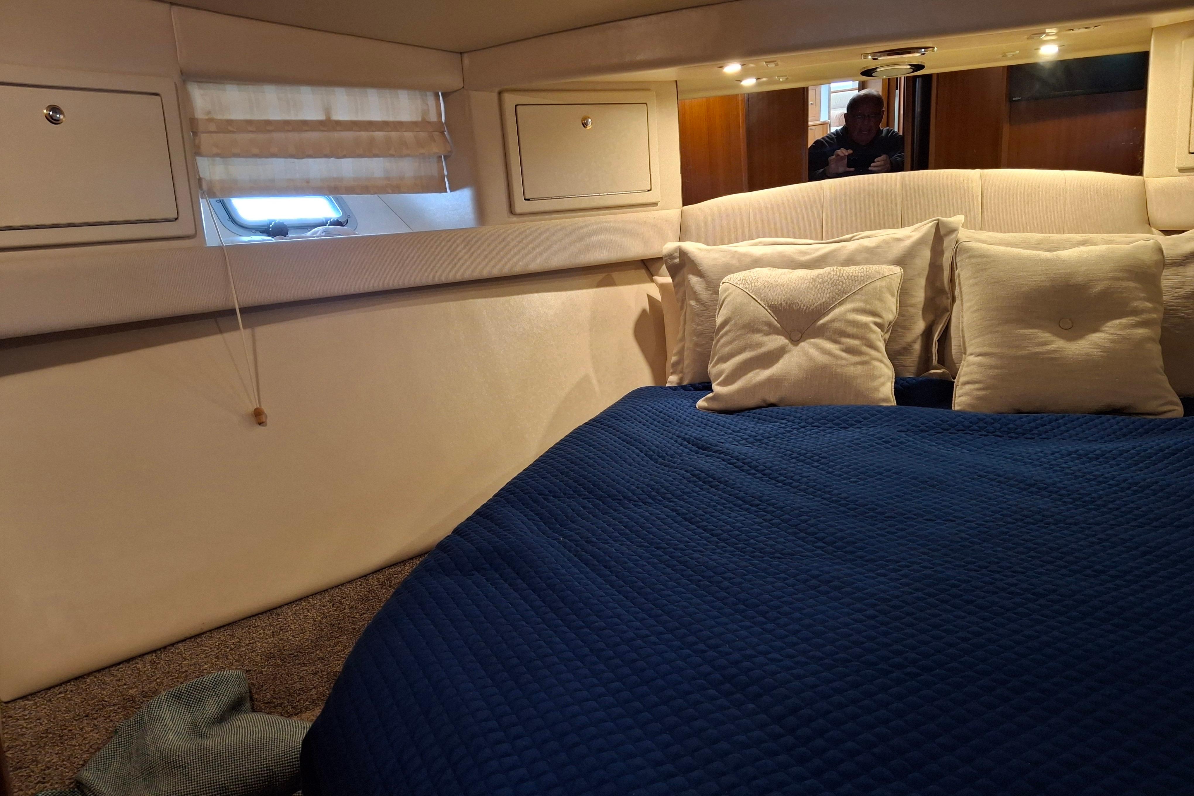 2000 Riviera ENCLOSED FLYBRIDGE # inventory image at Sun Country Yachts, South Lake Union (Seattle)