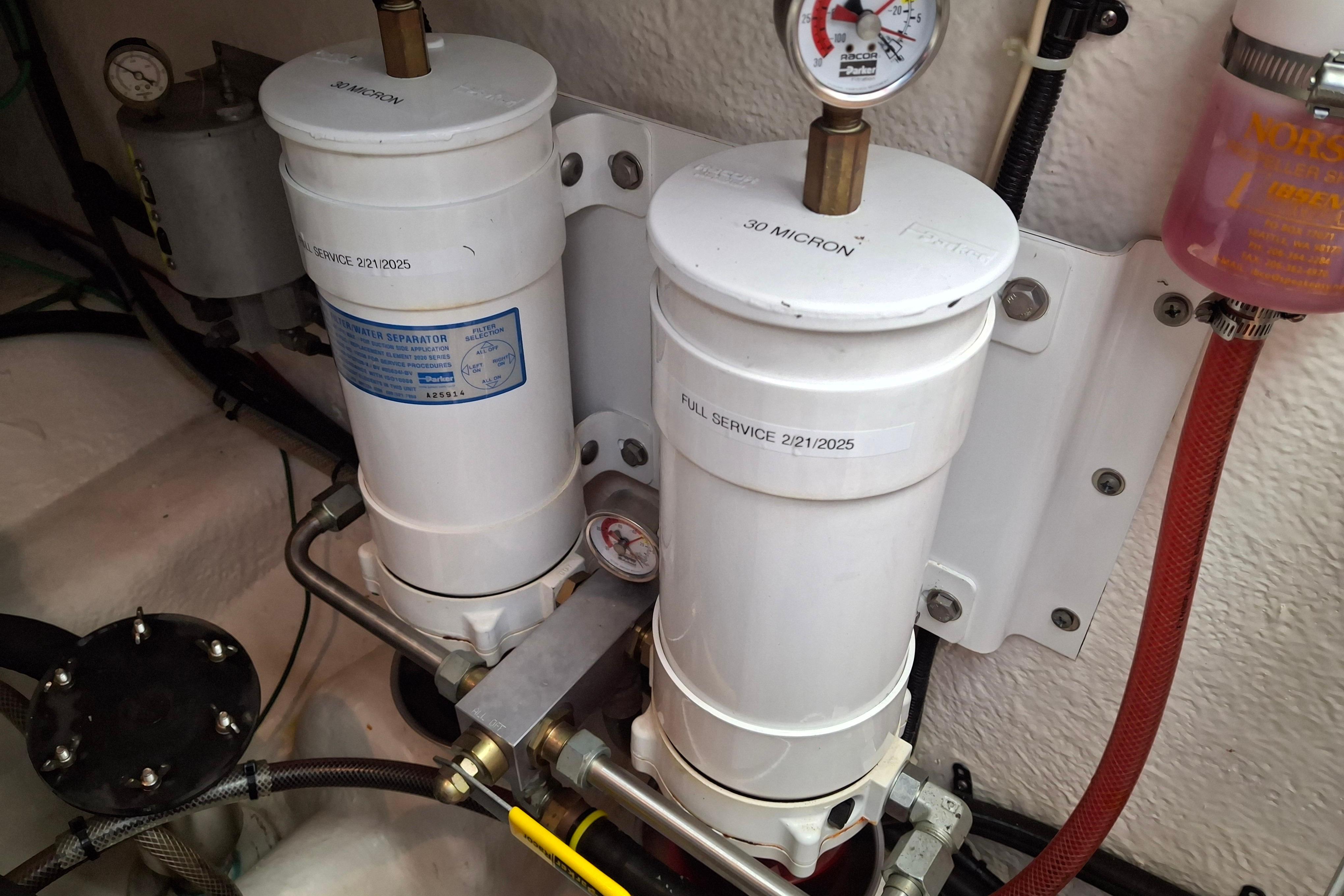 2000 Riviera ENCLOSED FLYBRIDGE # inventory image at Sun Country Yachts, South Lake Union (Seattle)