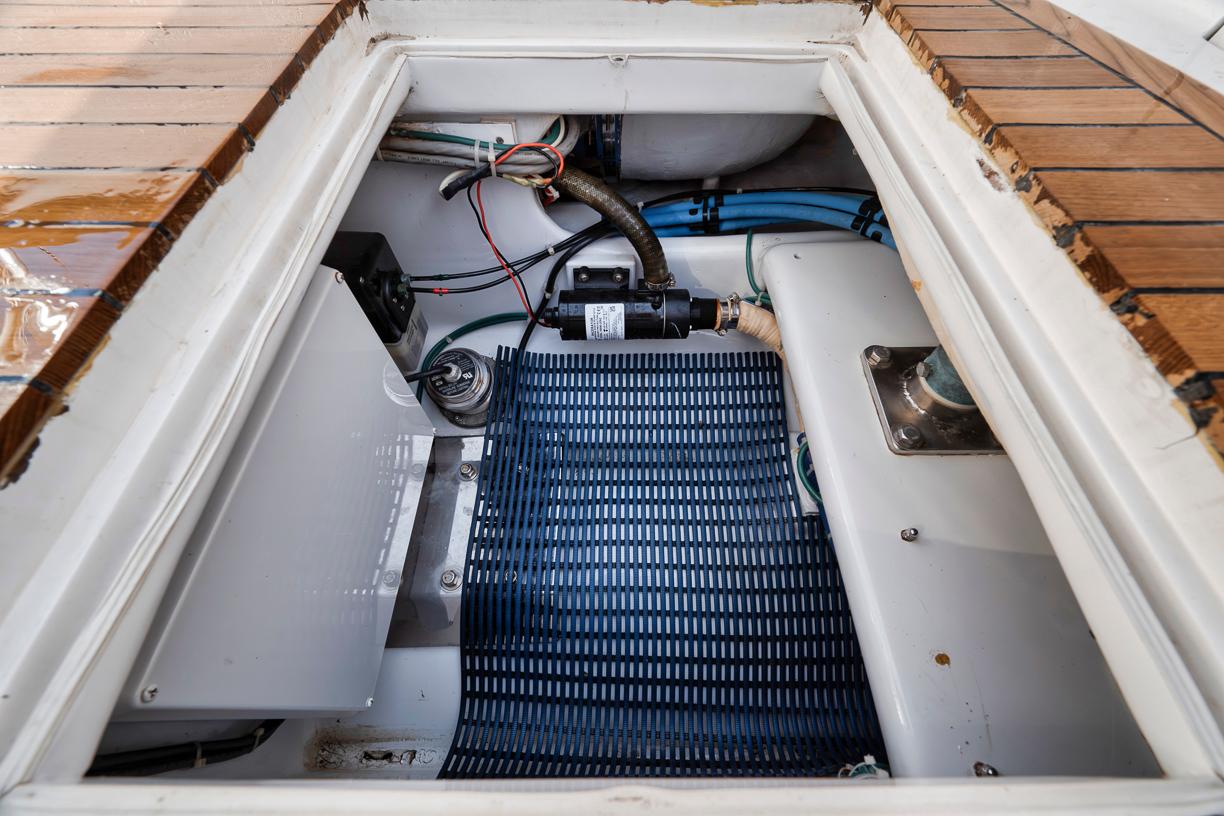 Garlington-44 Express 1996 -FL-US-Engine compartment of 1996 Garlington 44 Express boat, showing mechanical components and wiring.-9651424 | Thumbnail