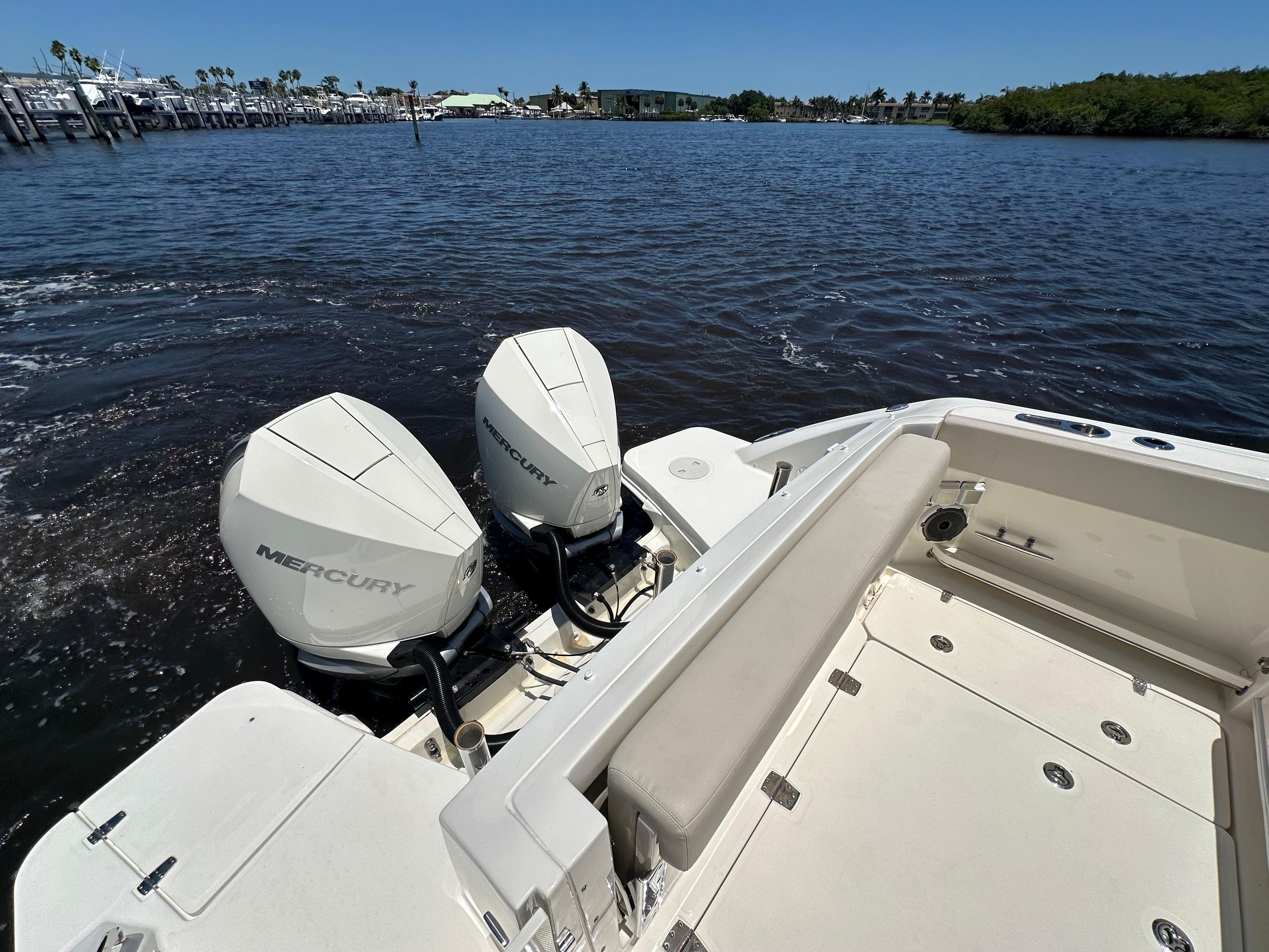 2023-boston-whaler-320-vantage-power-9821425-20250602095047803-1_XLARGE