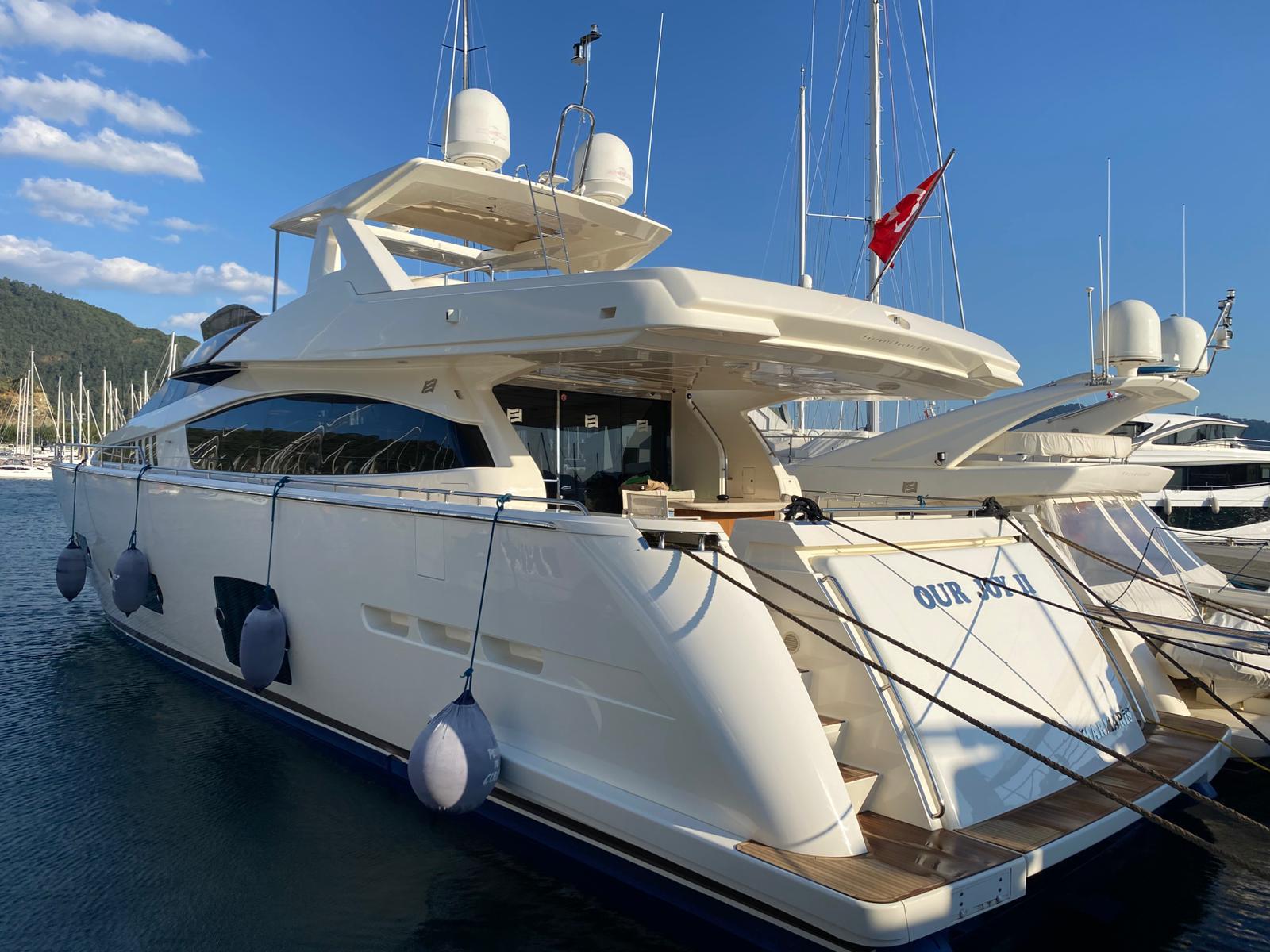 Ferretti 800