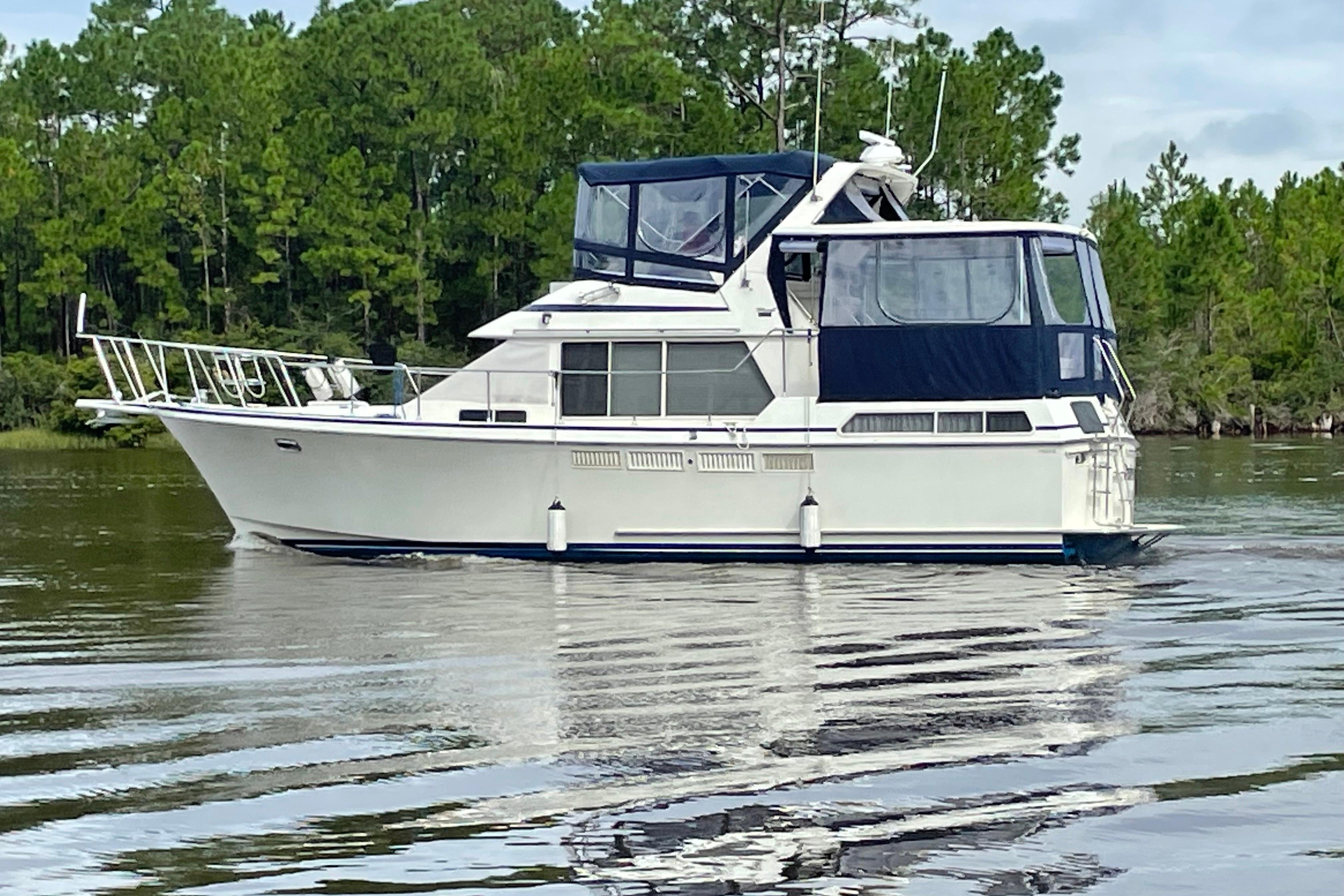 1988 40 Tollycraft 40 Sundeck Motor Yacht