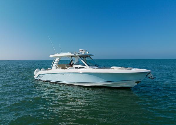35' Boston Whaler 350 Realm Seakeeper equipped