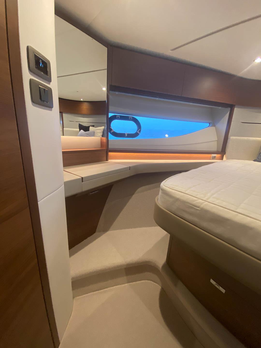 V55030 Yacht Photos Pics 