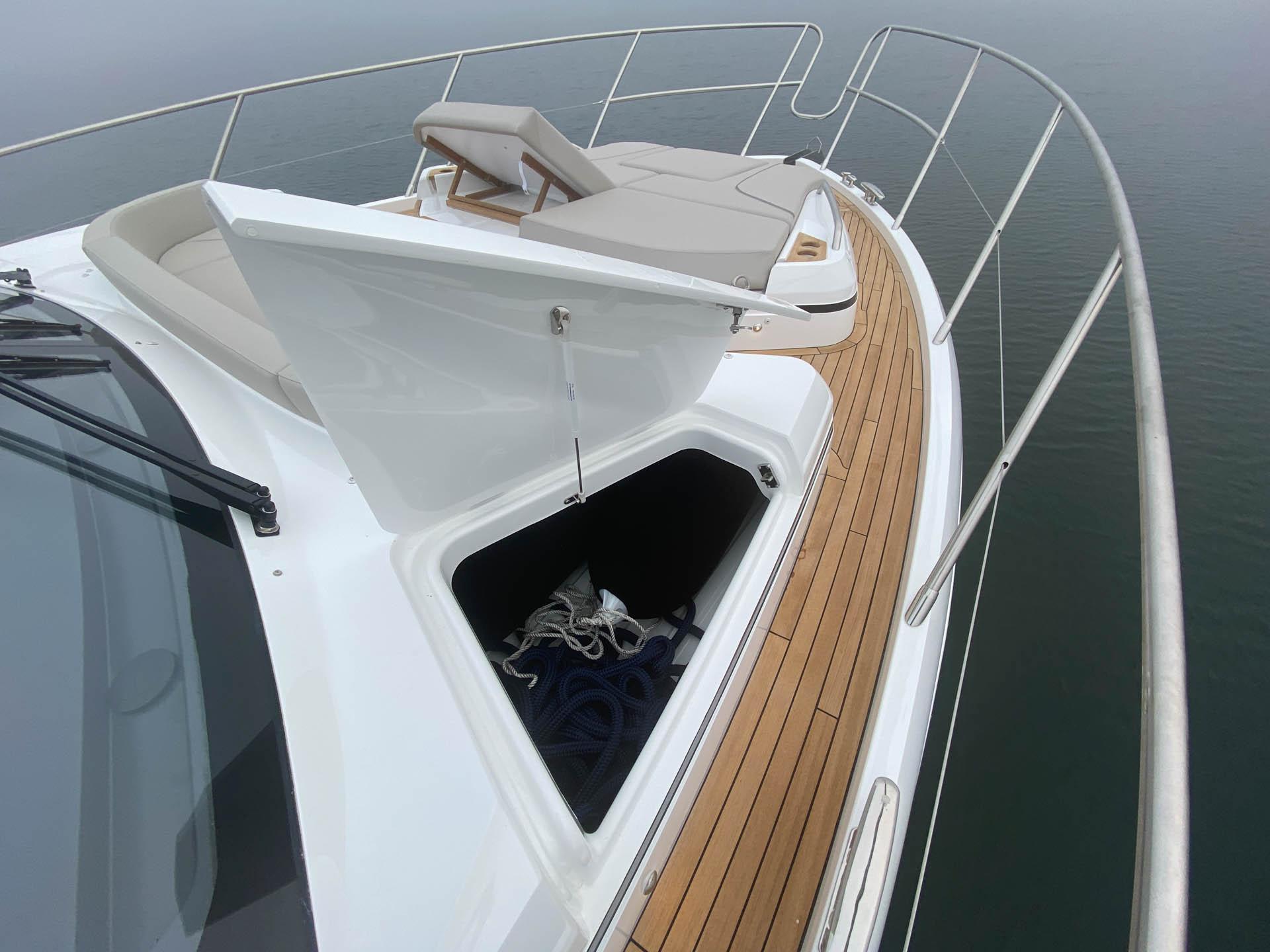 V55030 Yacht Photos Pics 