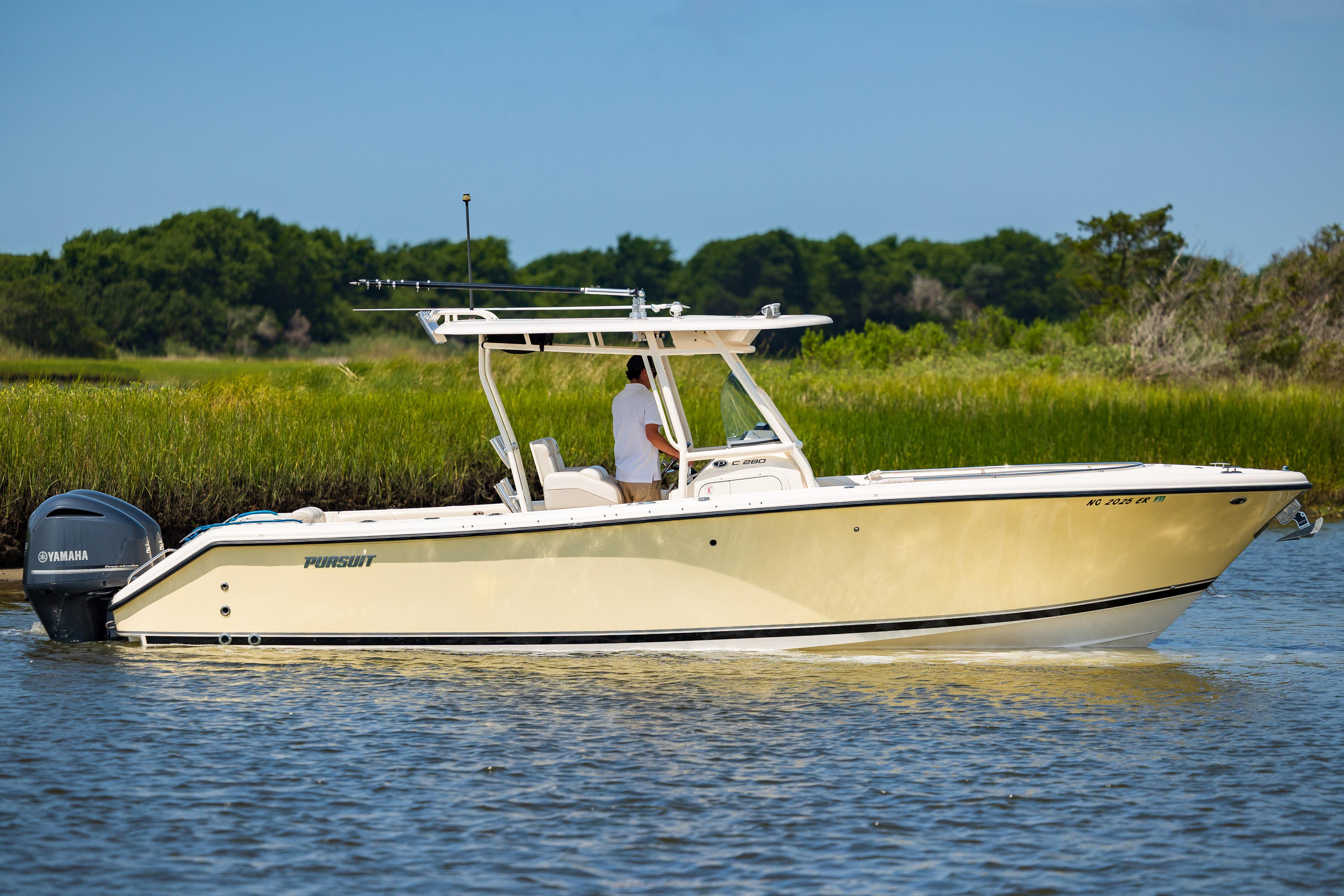 2014 Pursuit C 280 Center Console